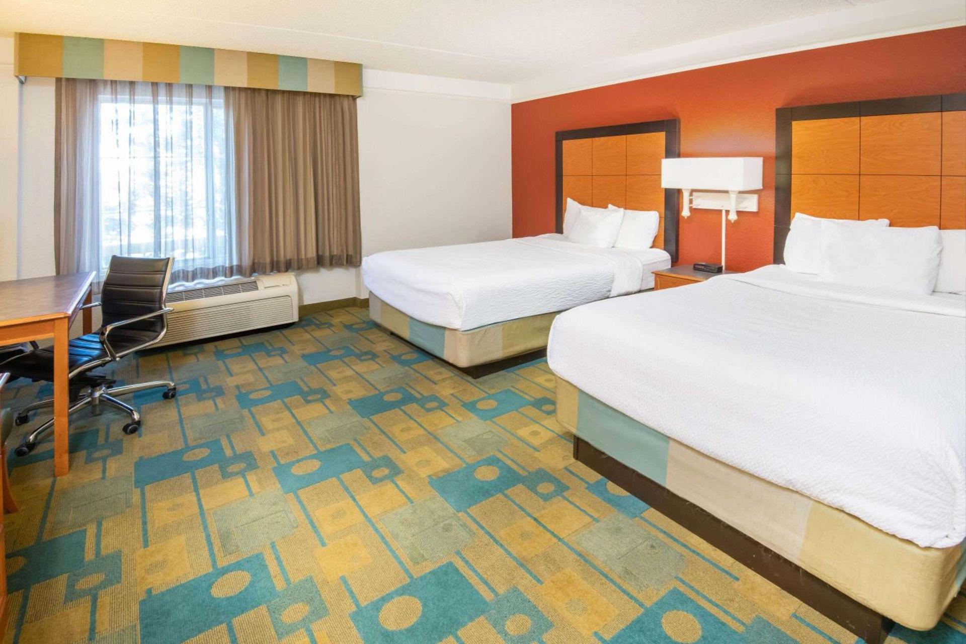 La Quinta Inn & Suites by Wyndham Colorado Springs South AP photo 35