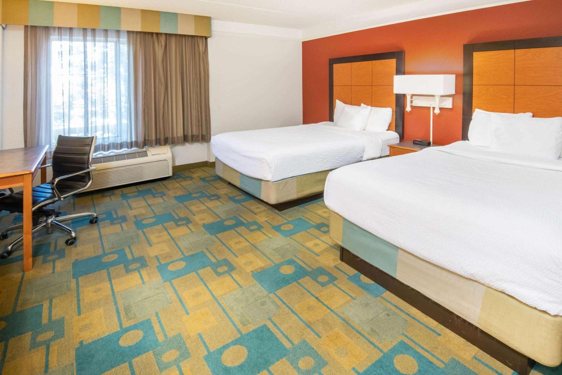 La Quinta Inn & Suites by Wyndham Colorado Springs South AP photo 37