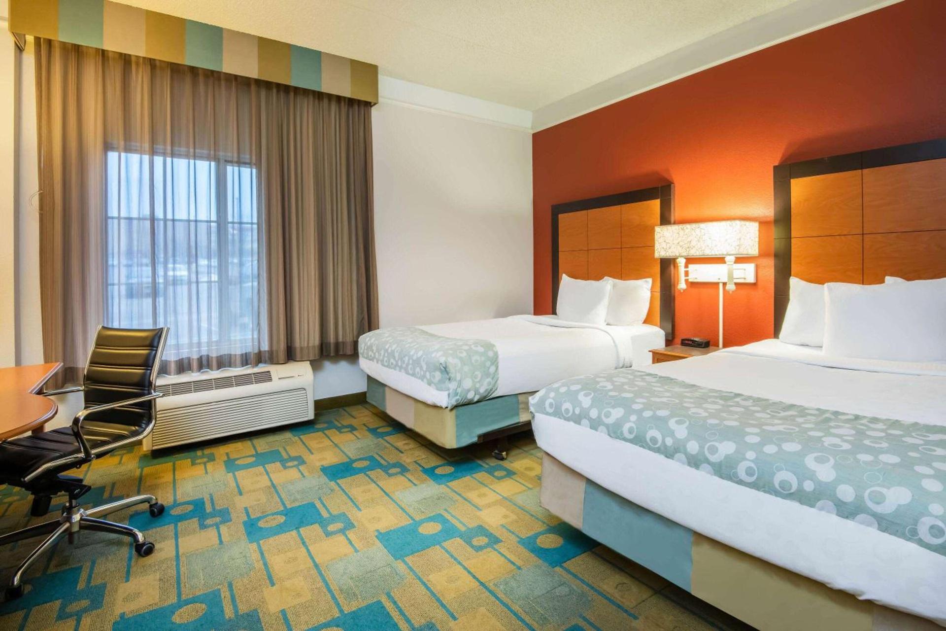 La Quinta Inn & Suites by Wyndham Colorado Springs South AP photo 40