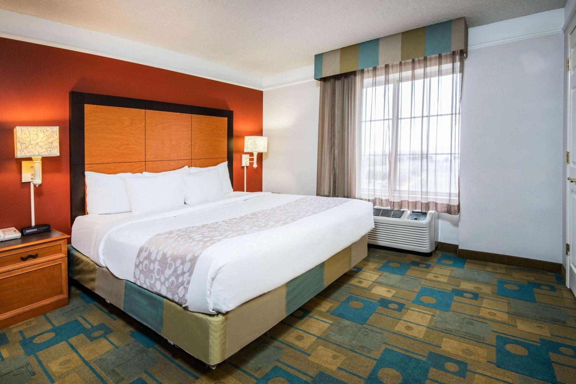 La Quinta Inn & Suites by Wyndham Colorado Springs South AP photo 66