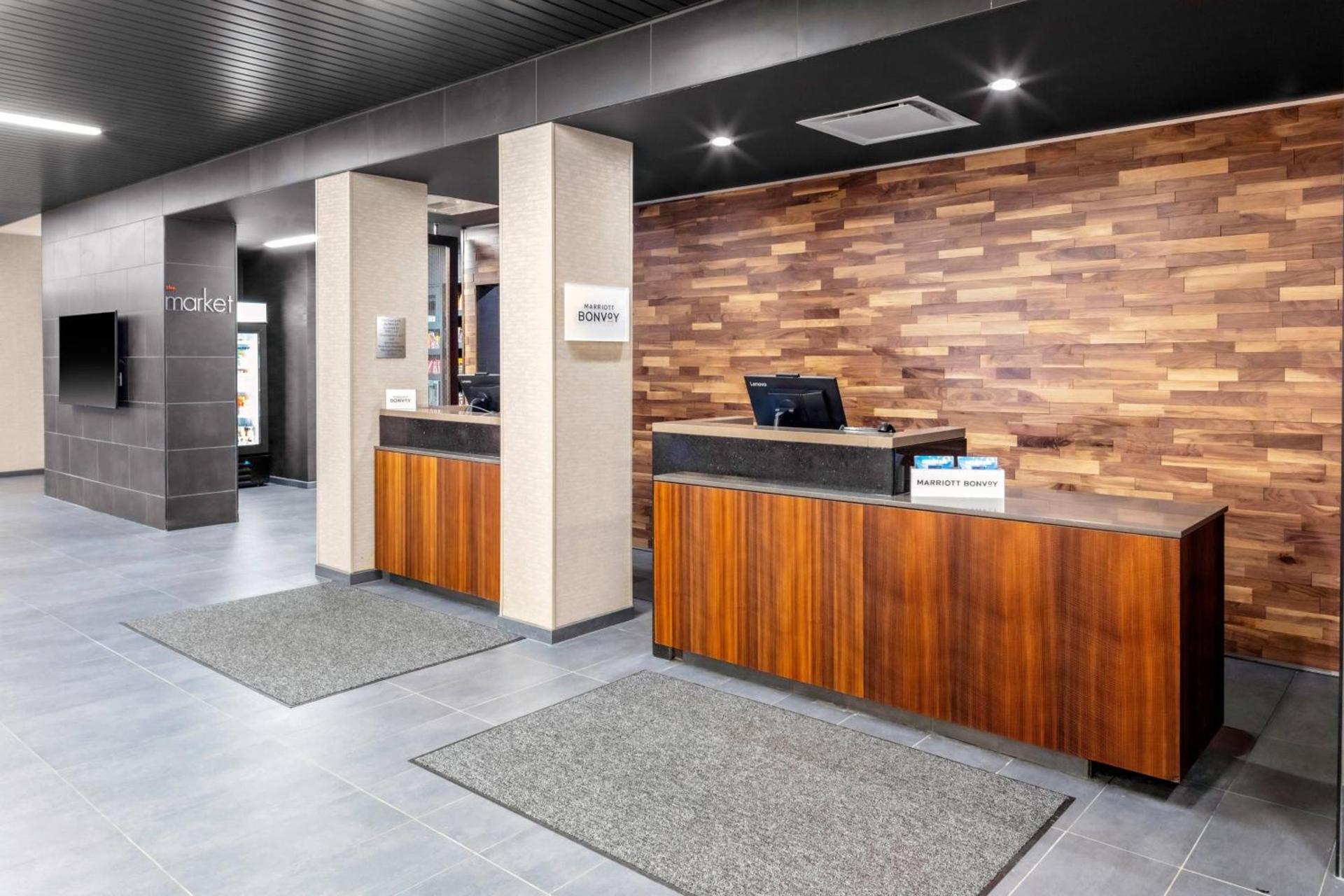Courtyard by Marriott East Lansing Okemos photo 2