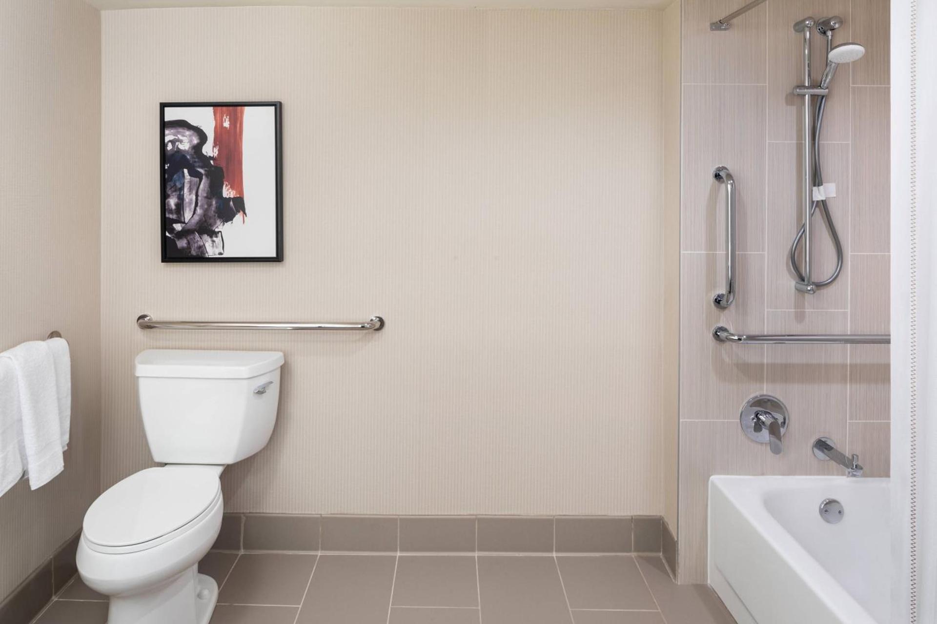 Delta Hotels by Marriott Philadelphia Airport photo 13