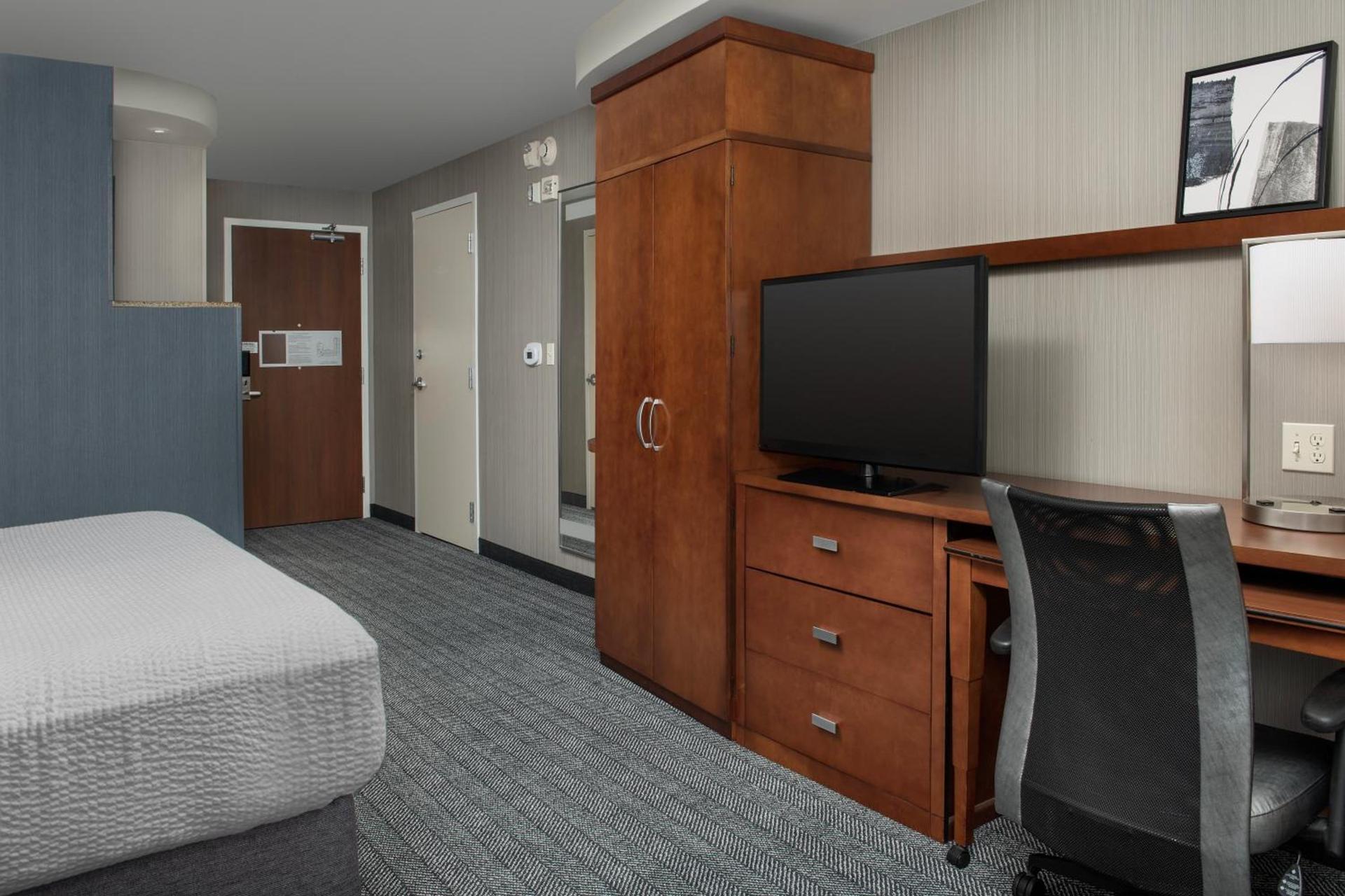 Courtyard by Marriott Seattle Kirkland photo 14