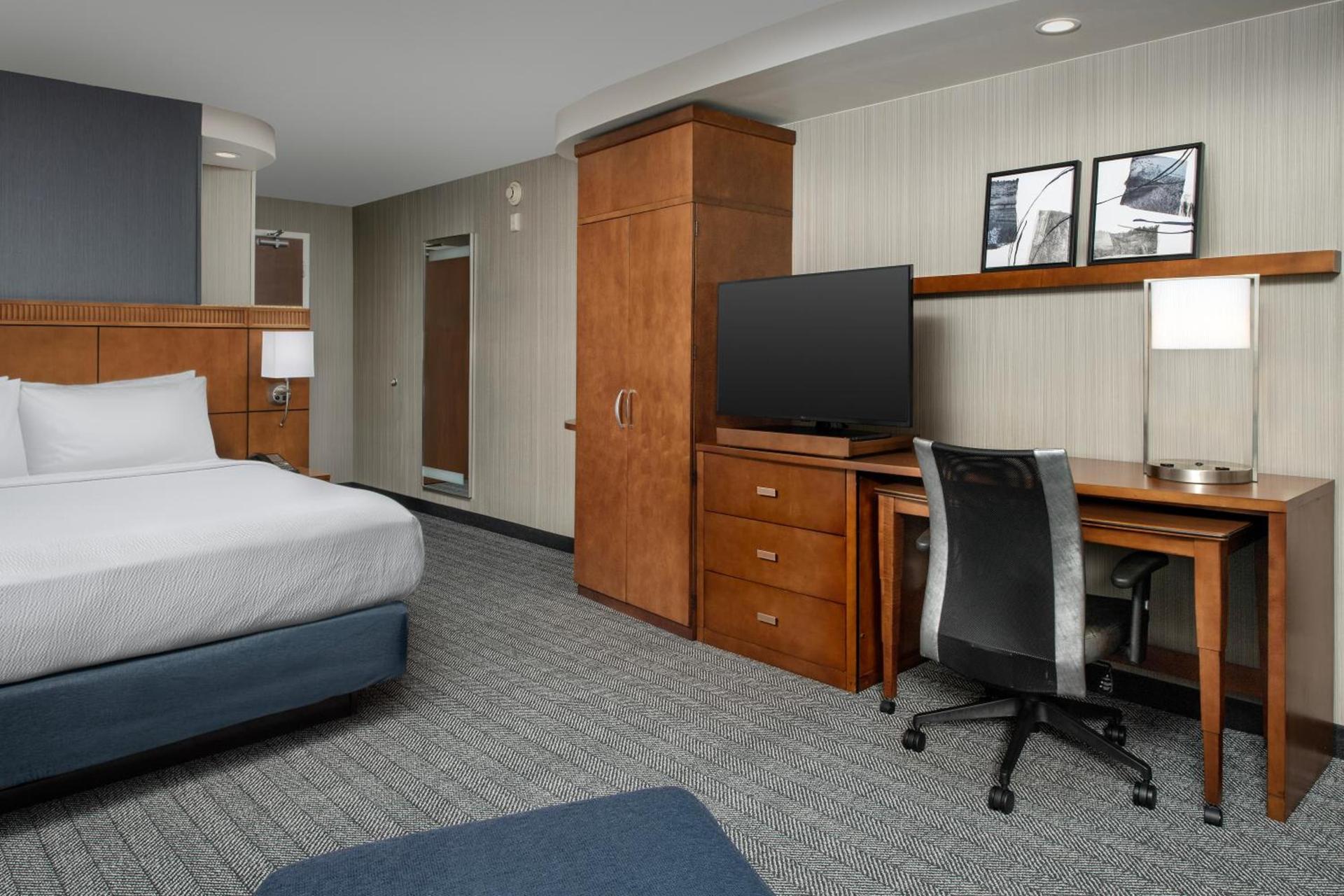 Courtyard by Marriott Seattle Kirkland photo 32