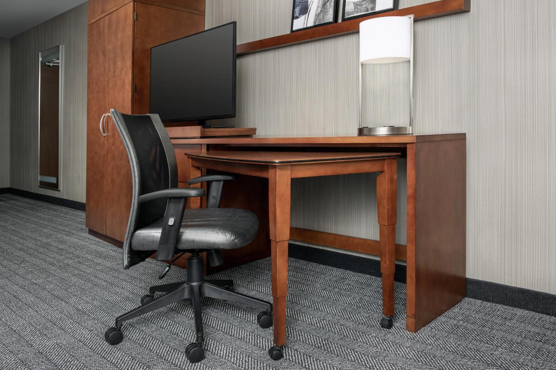 Courtyard by Marriott Seattle Kirkland photo 38