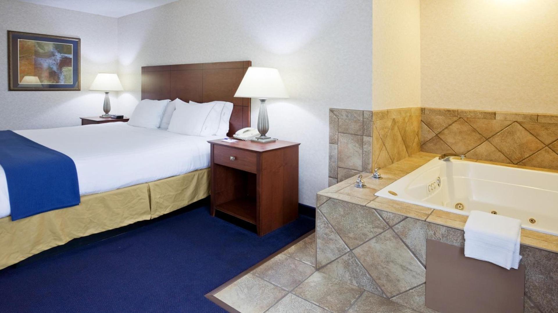 Holiday Inn Express Deforest Madison Area by IHG photo 8