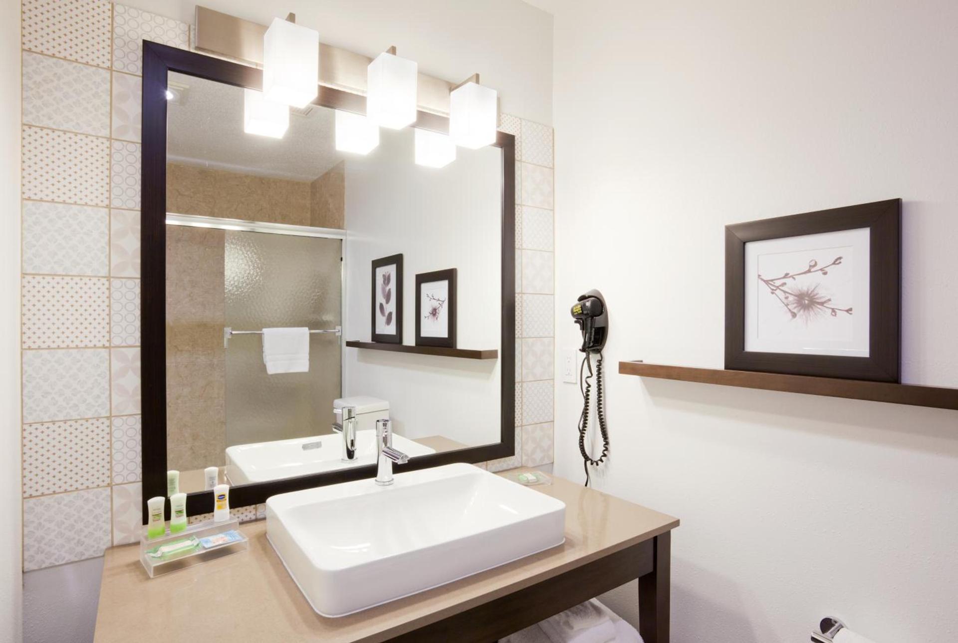 Country Inn & Suites by Radisson, Chippewa Falls, WI photo 18