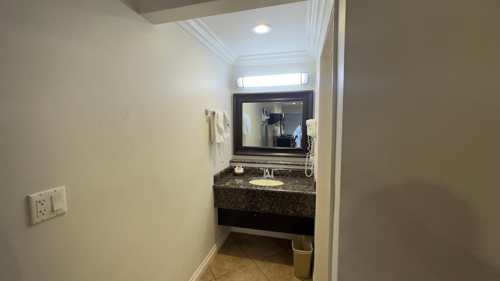 Garden Inn and Suites Glendora photo 20
