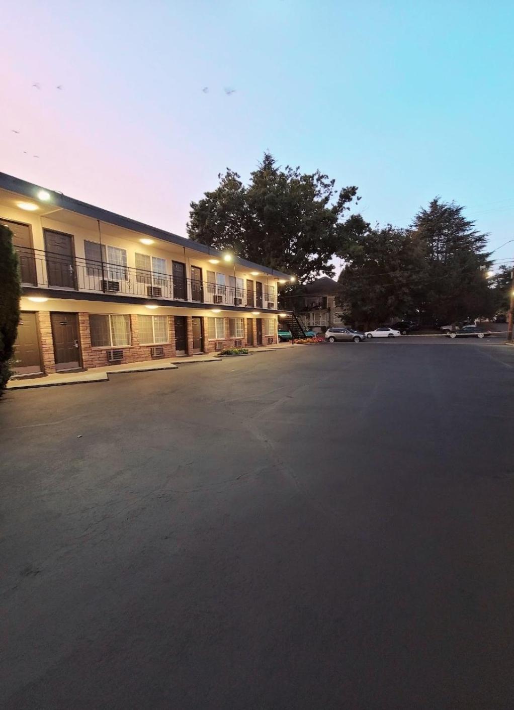 Executive Lodge photo 13