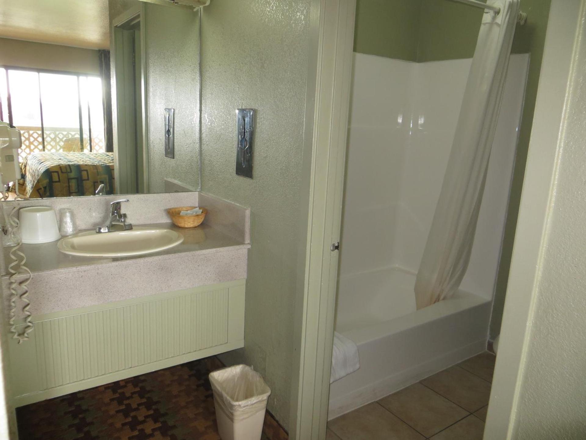 Ocean Gate Inn photo 32