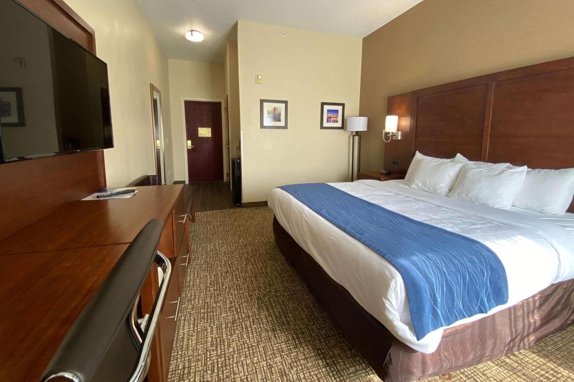 Comfort Inn East Windsor - Springfield photo 10