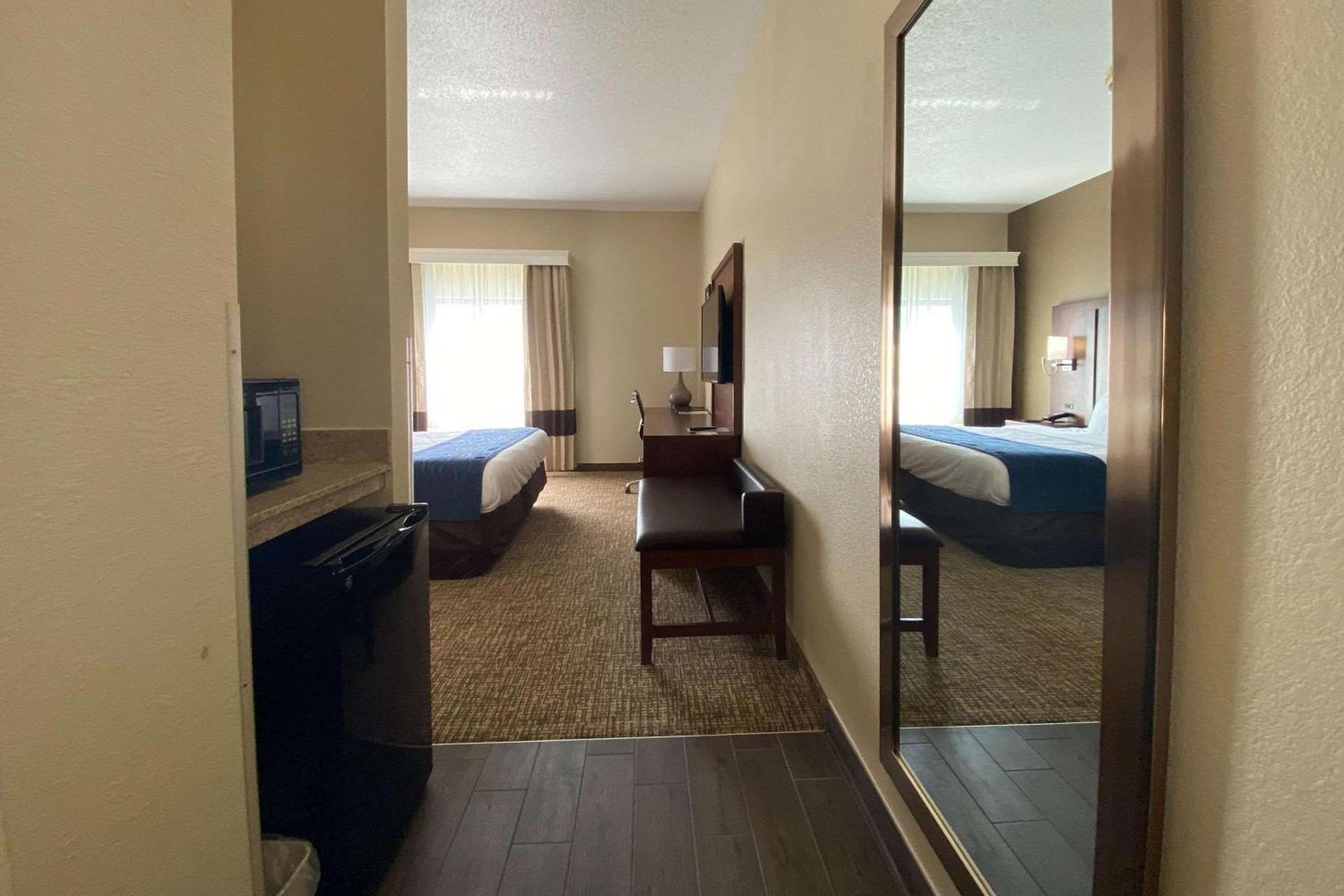 Comfort Inn East Windsor - Springfield photo 12