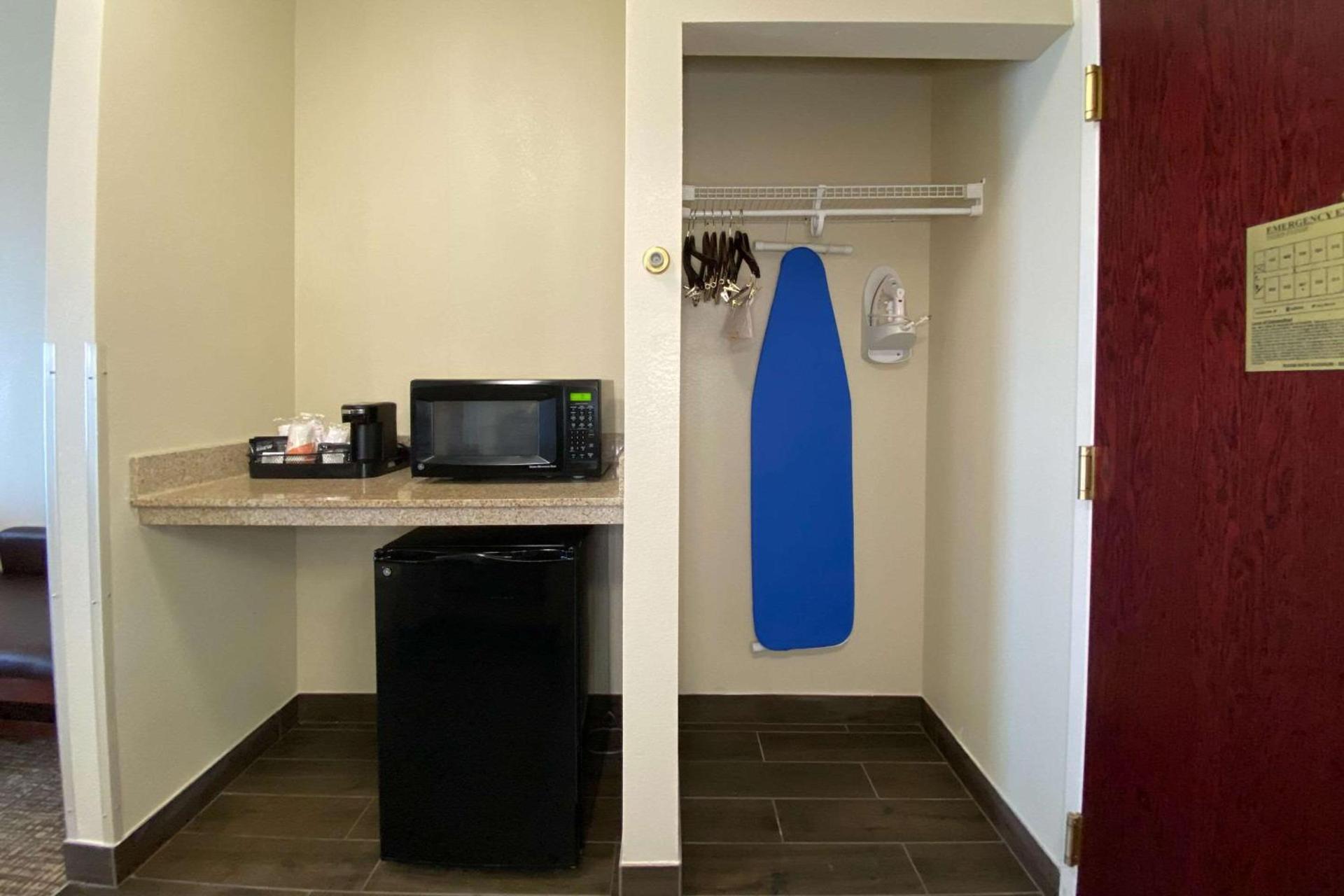 Comfort Inn East Windsor - Springfield photo 13