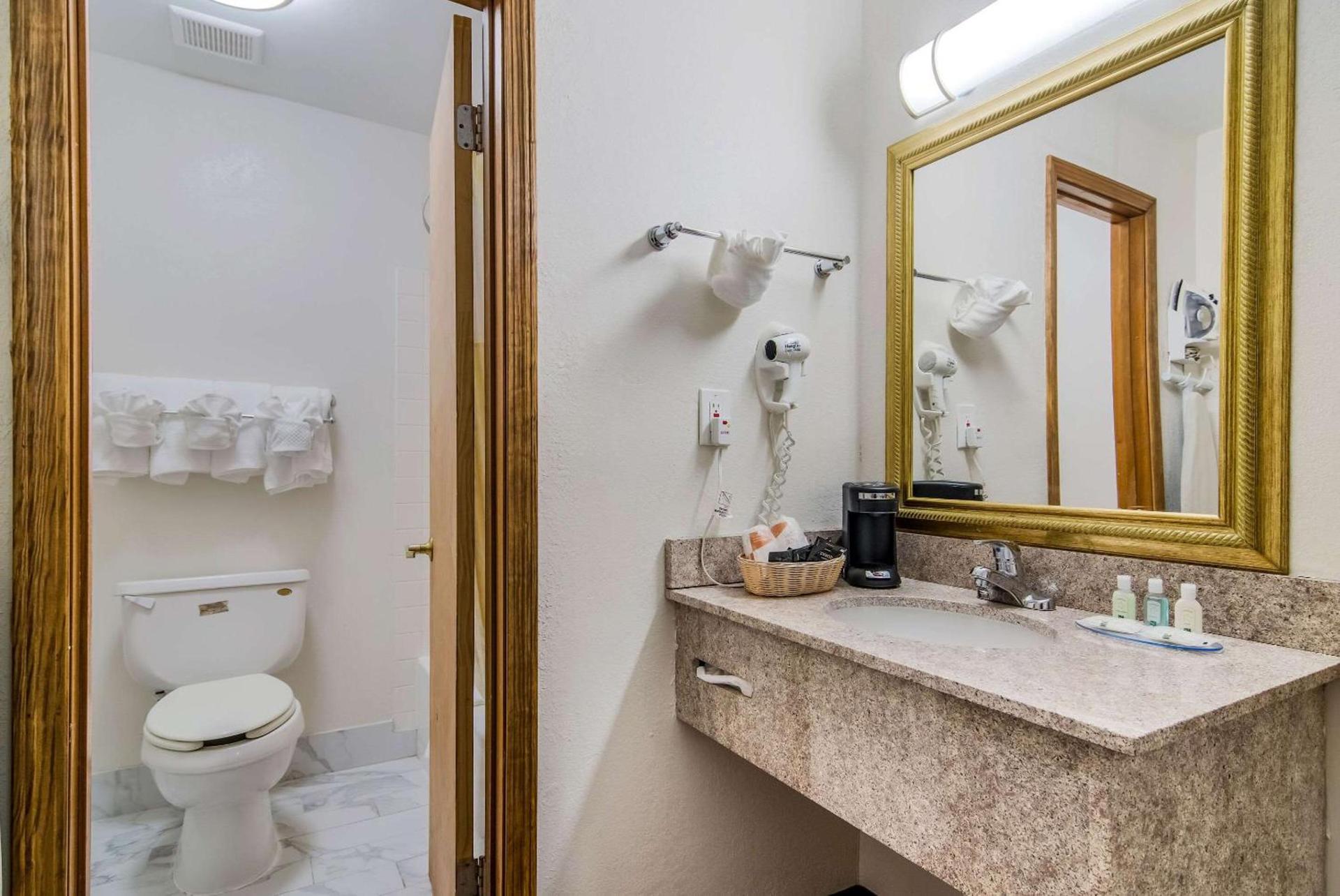 Quality Inn Marietta near Dobbins ARB photo 4
