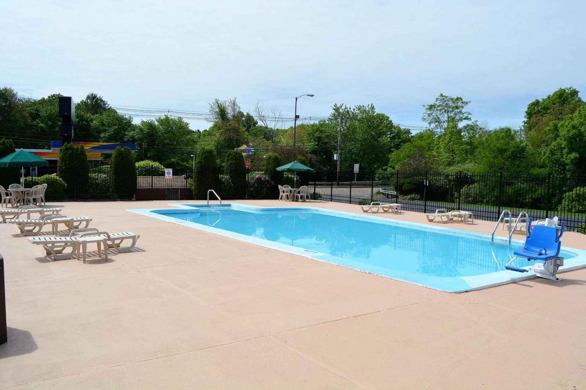Quality Inn Raynham - Taunton photo 22
