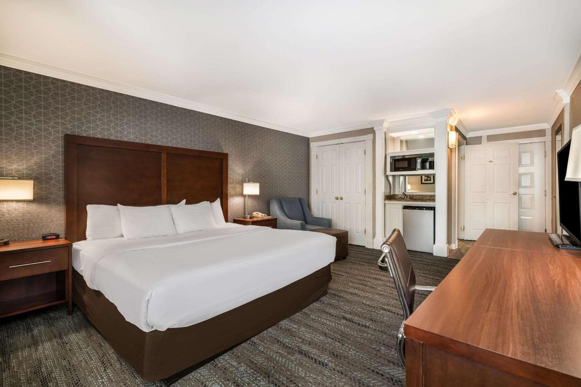 Comfort Inn & Suites Plattsburgh - Morrisonville photo 8