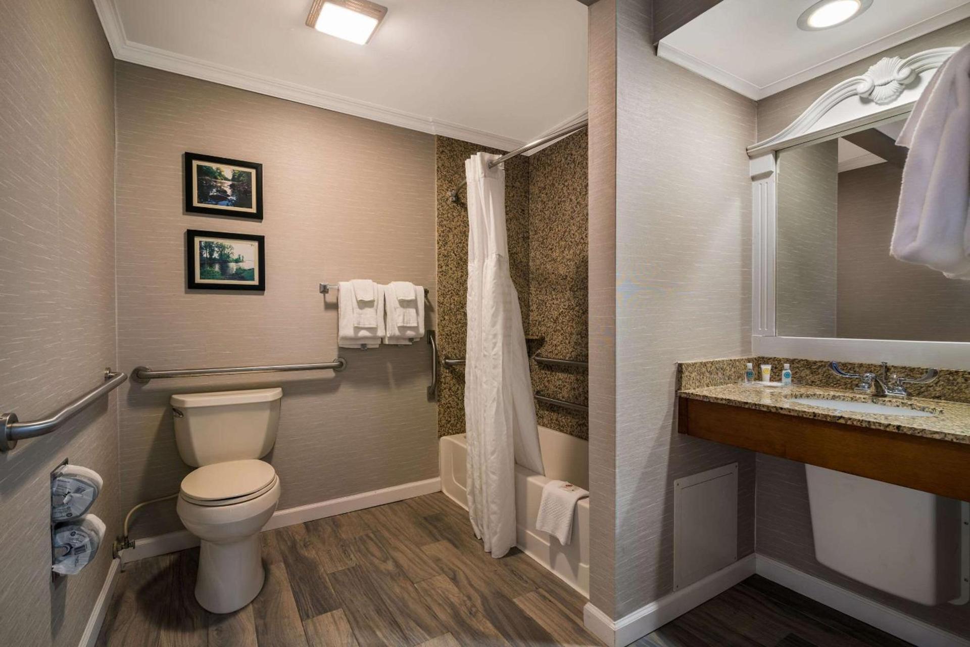 Comfort Inn & Suites Plattsburgh - Morrisonville photo 9