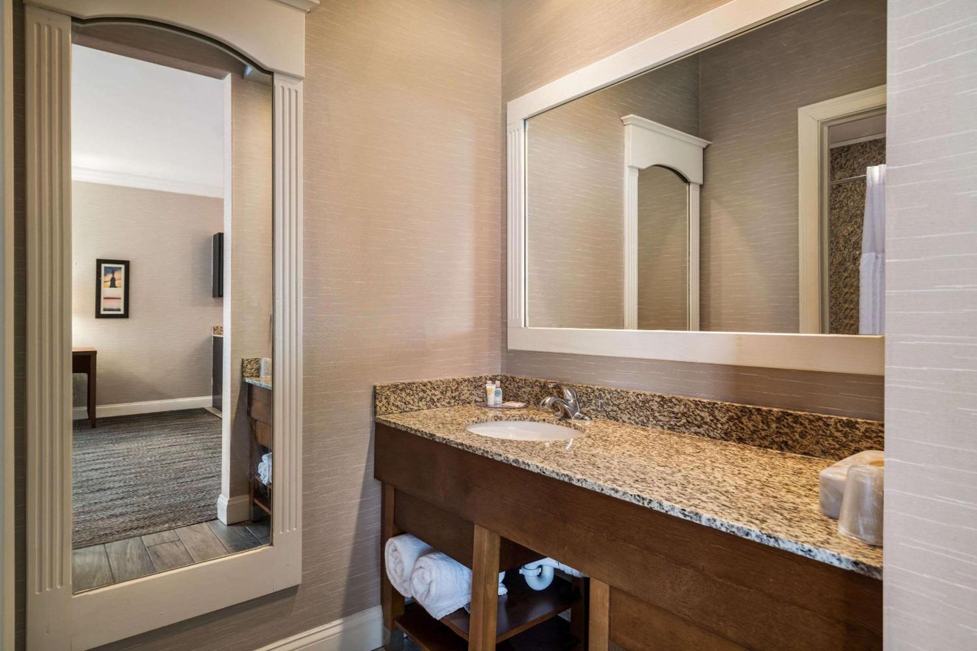 Comfort Inn & Suites Plattsburgh - Morrisonville photo 23