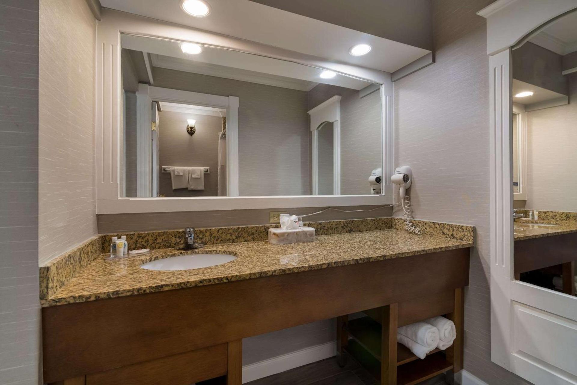 Comfort Inn & Suites Plattsburgh - Morrisonville photo 31