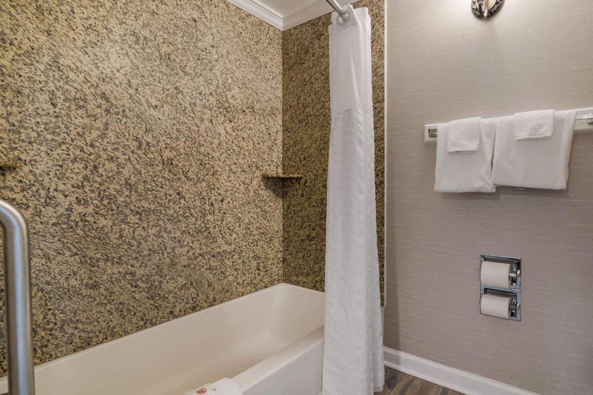 Comfort Inn & Suites Plattsburgh - Morrisonville photo 22