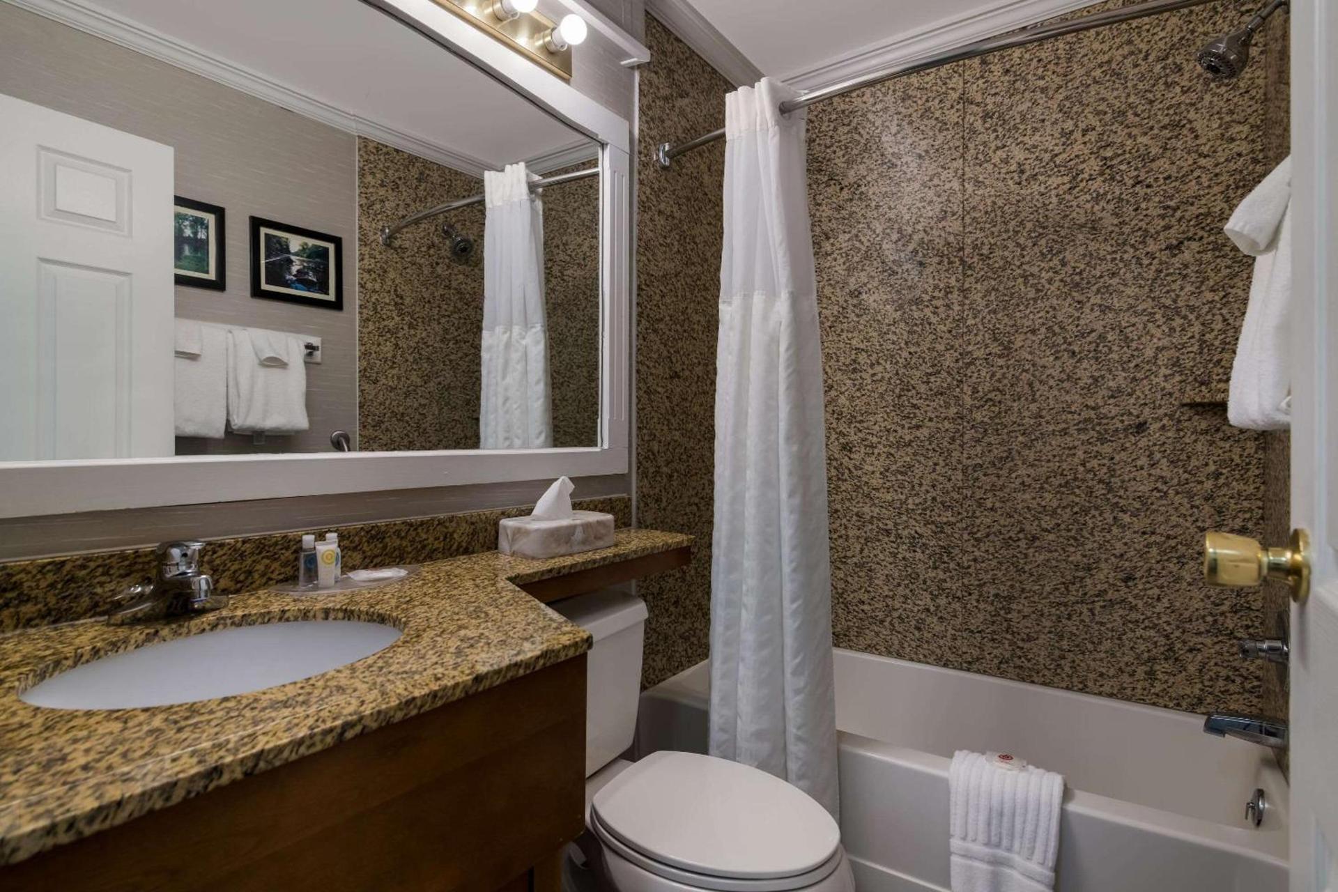 Comfort Inn & Suites Plattsburgh - Morrisonville photo 11