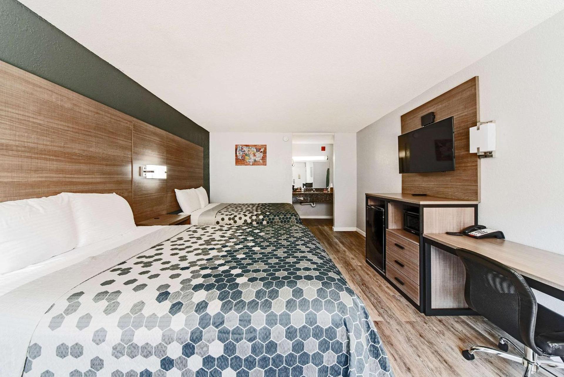 Econo Lodge Inn & Suites Near Bricktown photo 25
