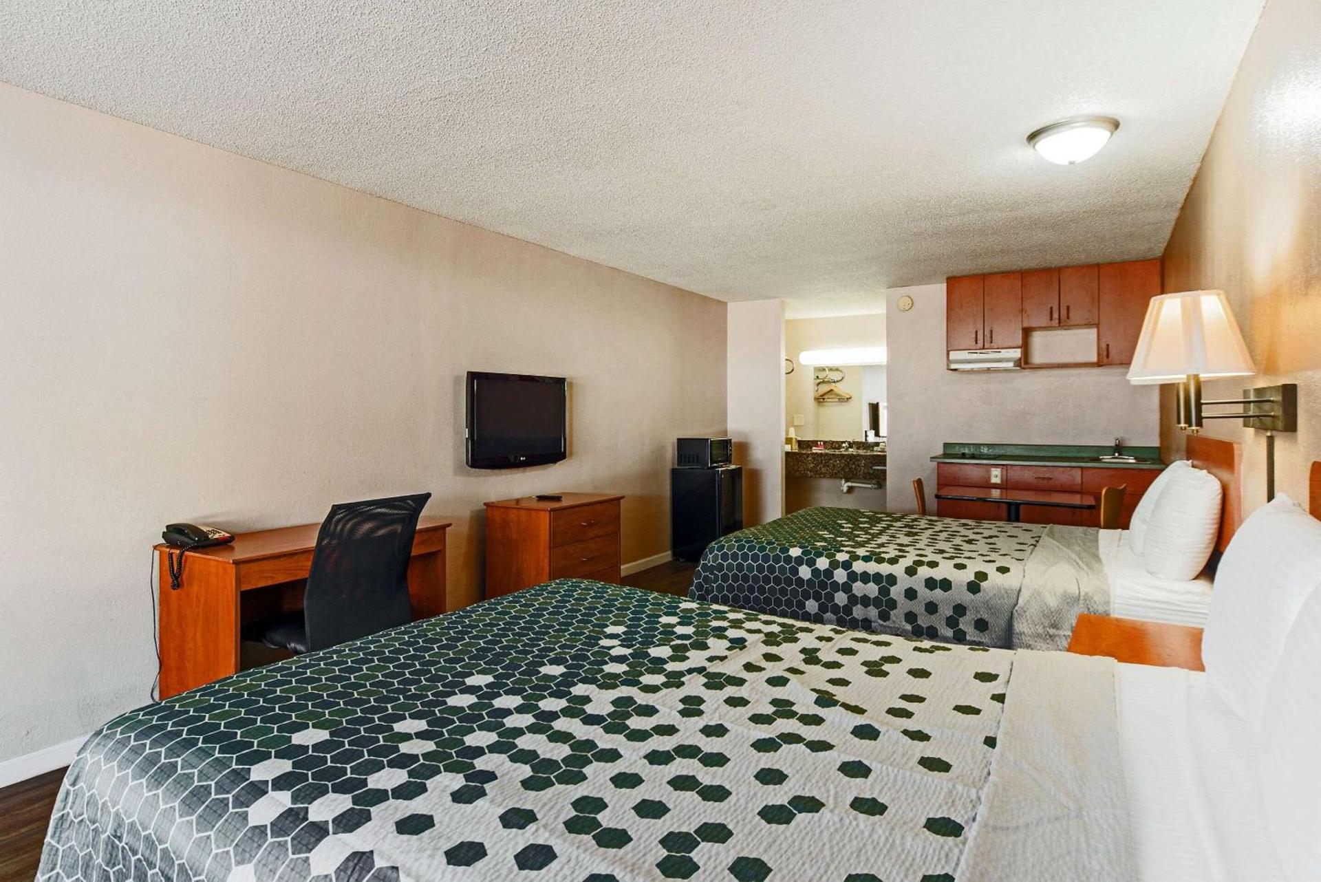 Econo Lodge Inn & Suites Near Bricktown photo 27