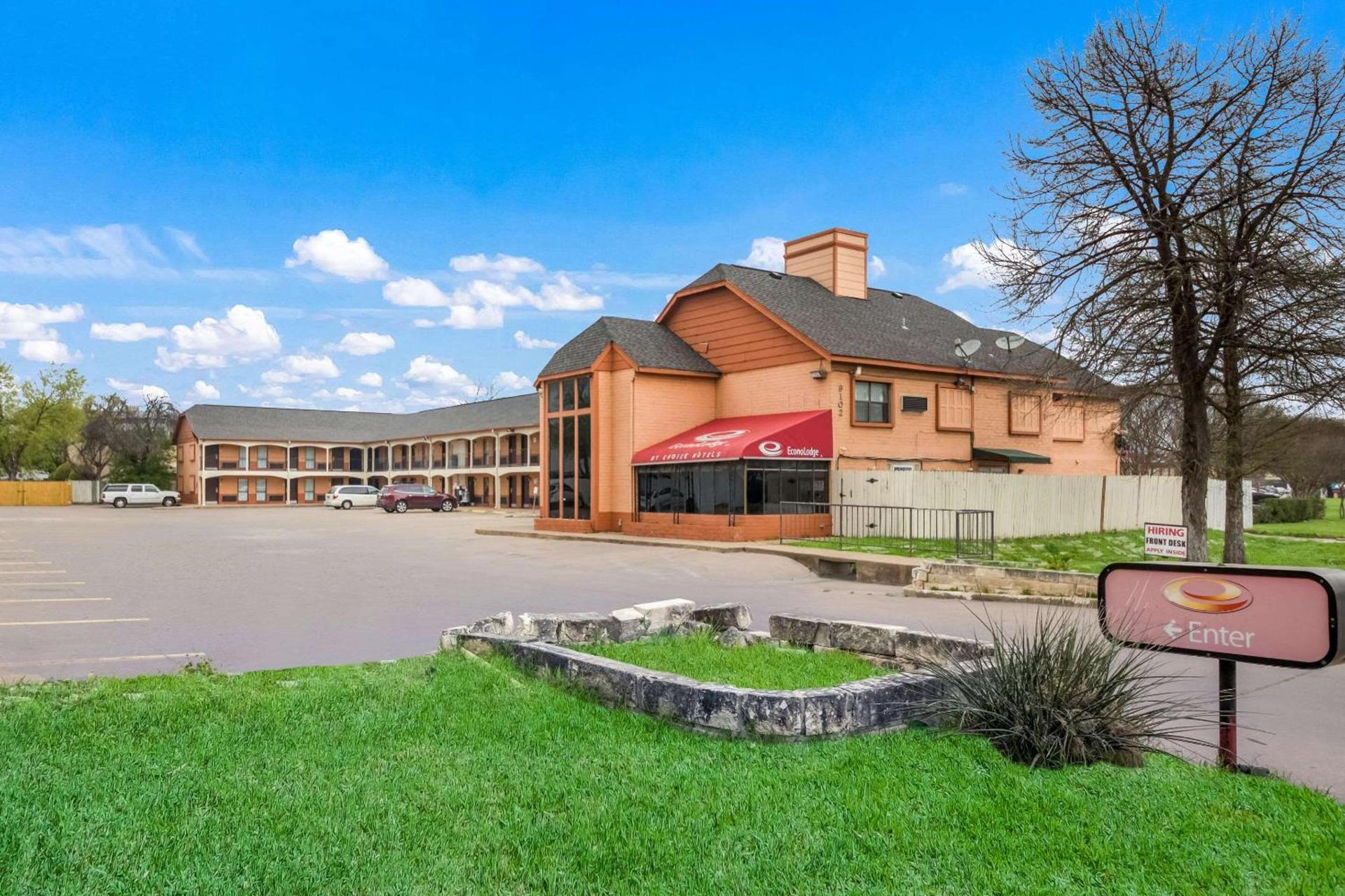 Econo Lodge Austin North near The Domain photo 1
