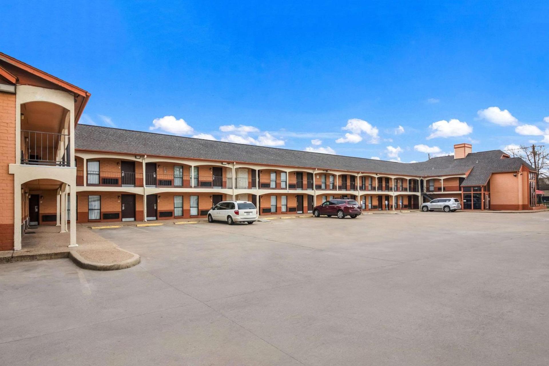 Econo Lodge Austin North near The Domain photo 27