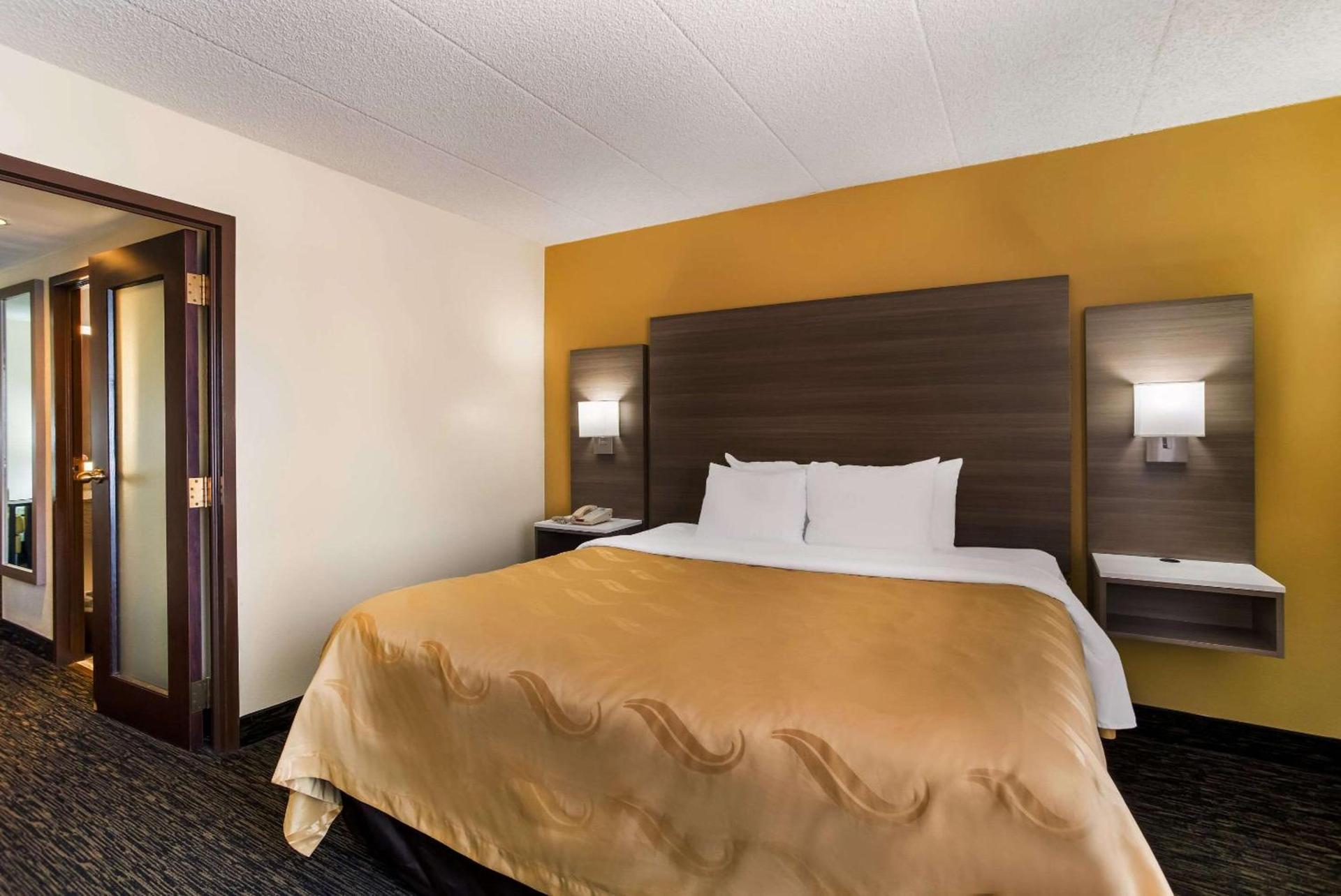 Quality Suites Milwaukee Airport photo 8