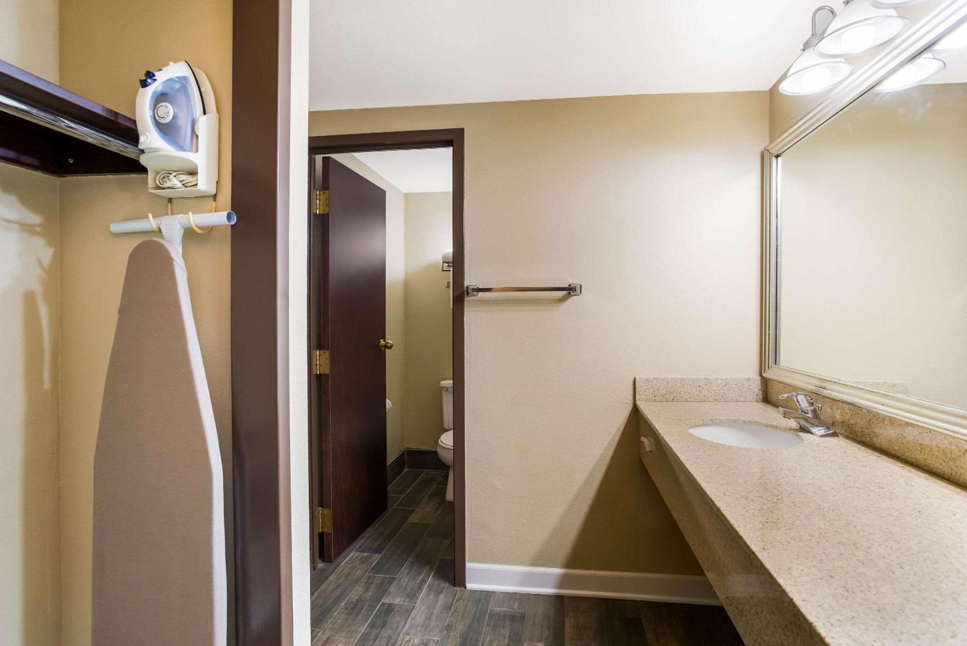 Quality Suites Milwaukee Airport photo 7