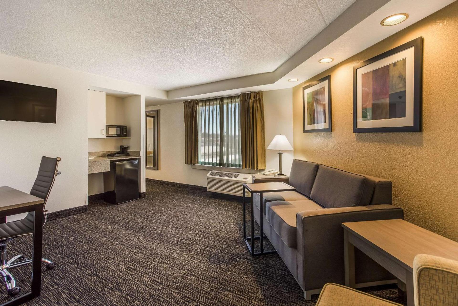 Quality Suites Milwaukee Airport photo 10