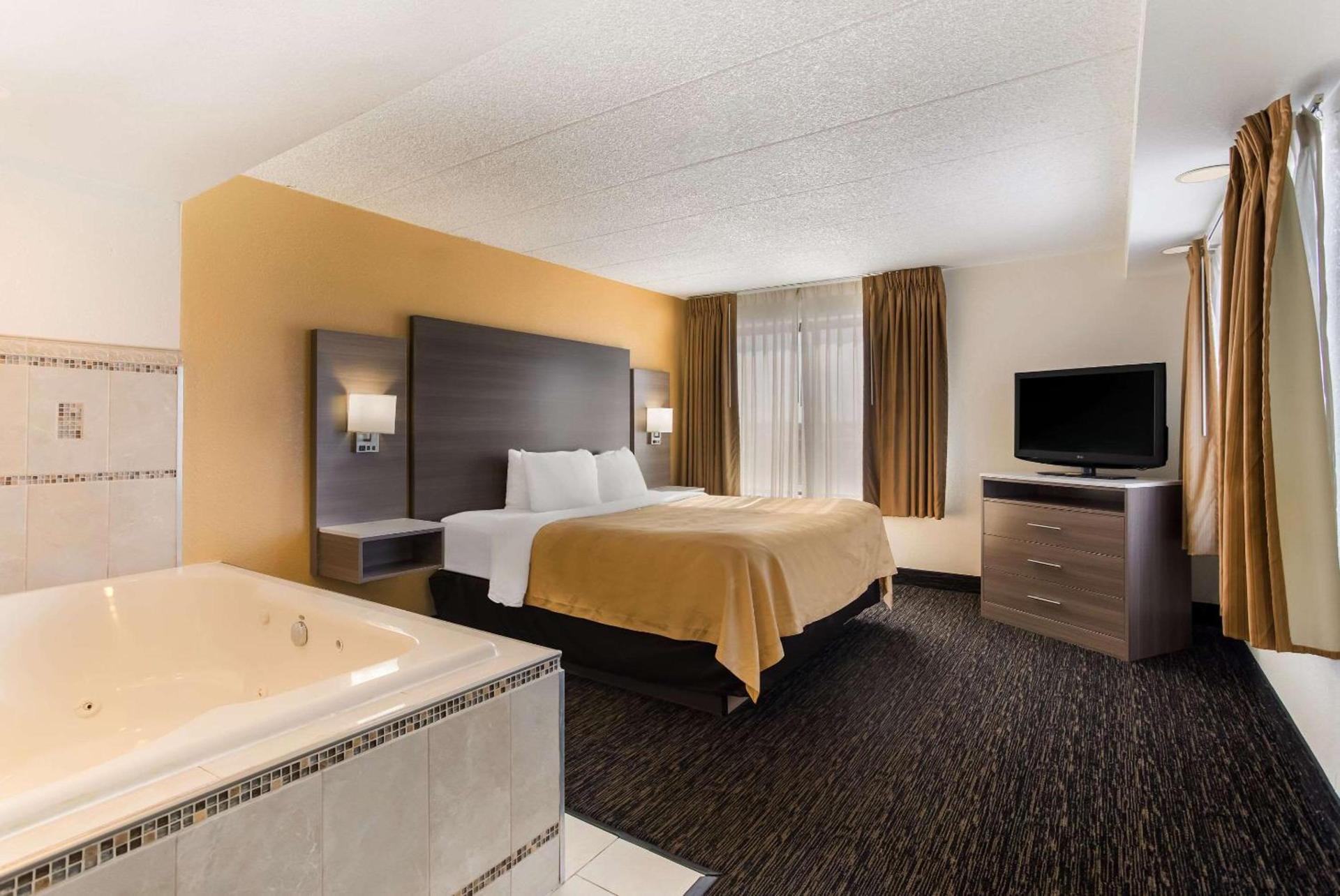 Quality Suites Milwaukee Airport photo 11