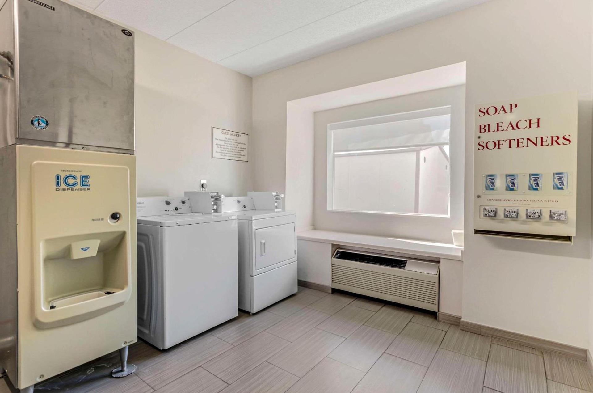 Clarion Pointe Staunton East photo 28