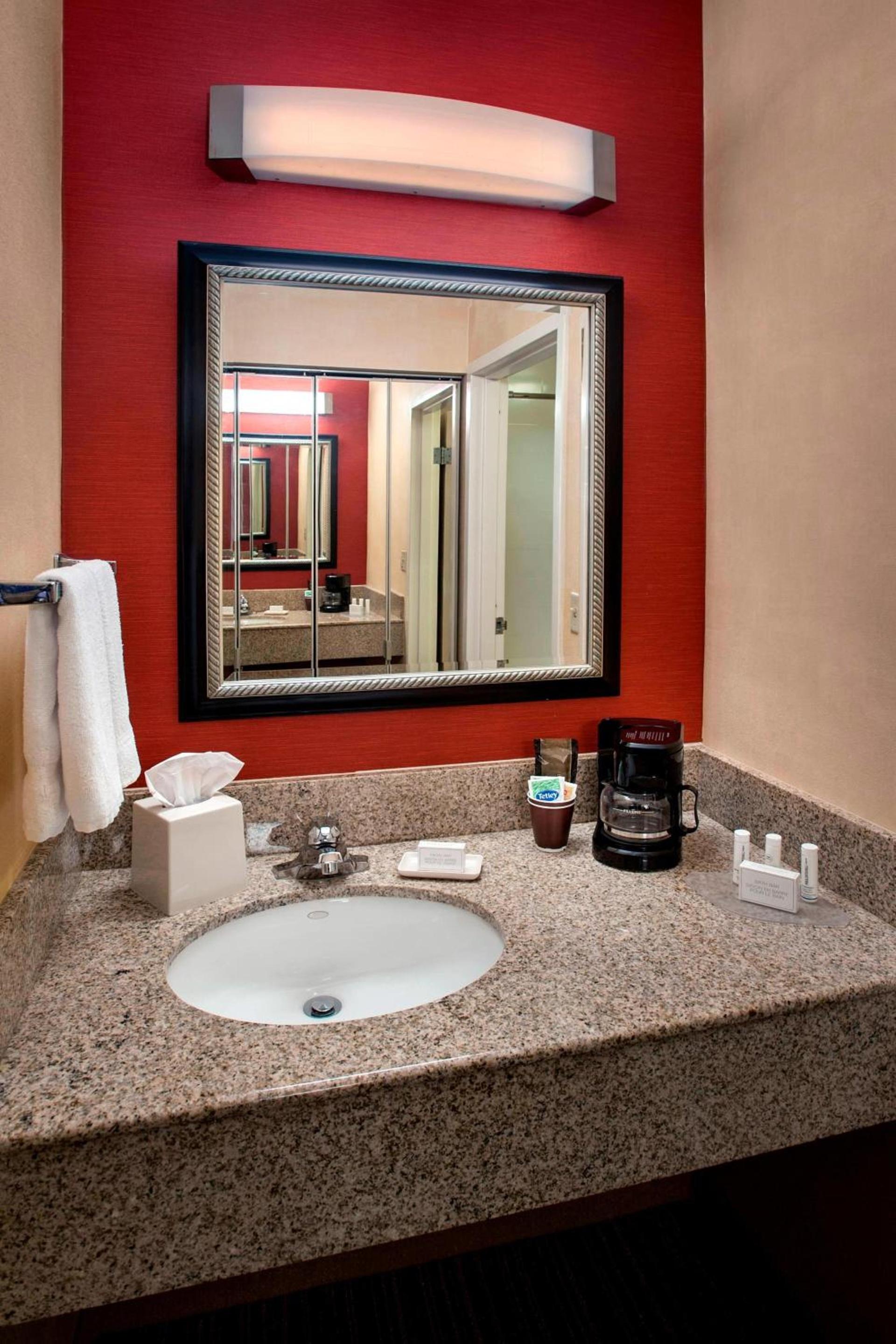 Courtyard by Marriott Mt. Laurel photo 9