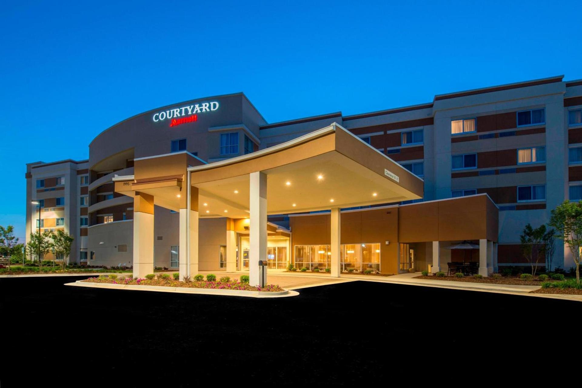 Courtyard by Marriott Columbus — hotel in Columbus