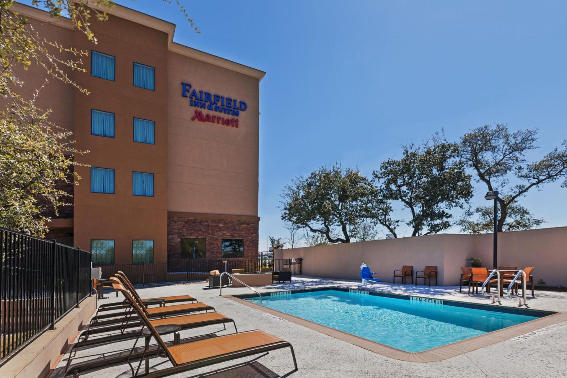 Fairfield Inn and Suites by Marriott Austin Northwest/Research Blvd photo 2