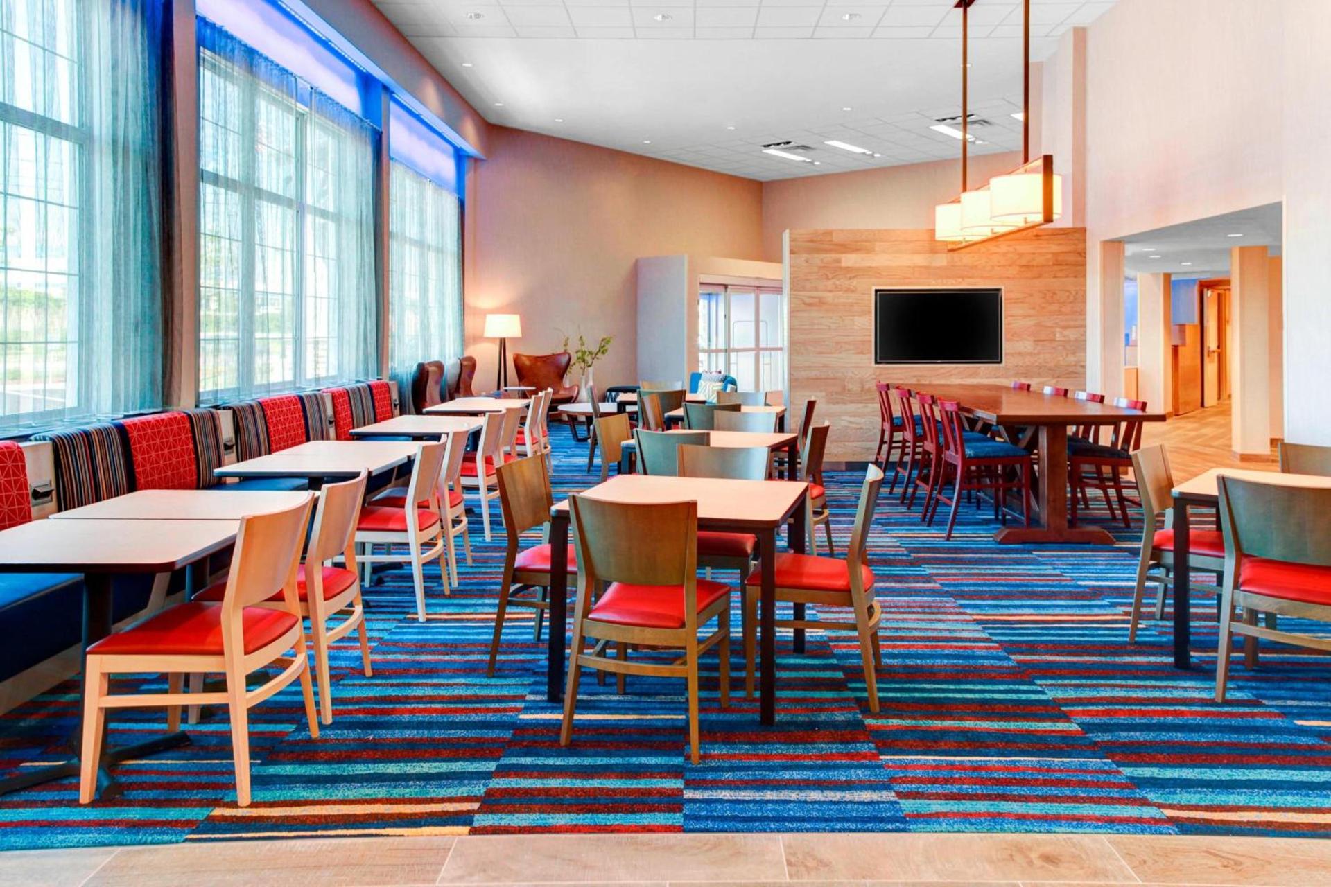 Fairfield Inn & Suites by Marriott Cape Cod Hyannis photo 16