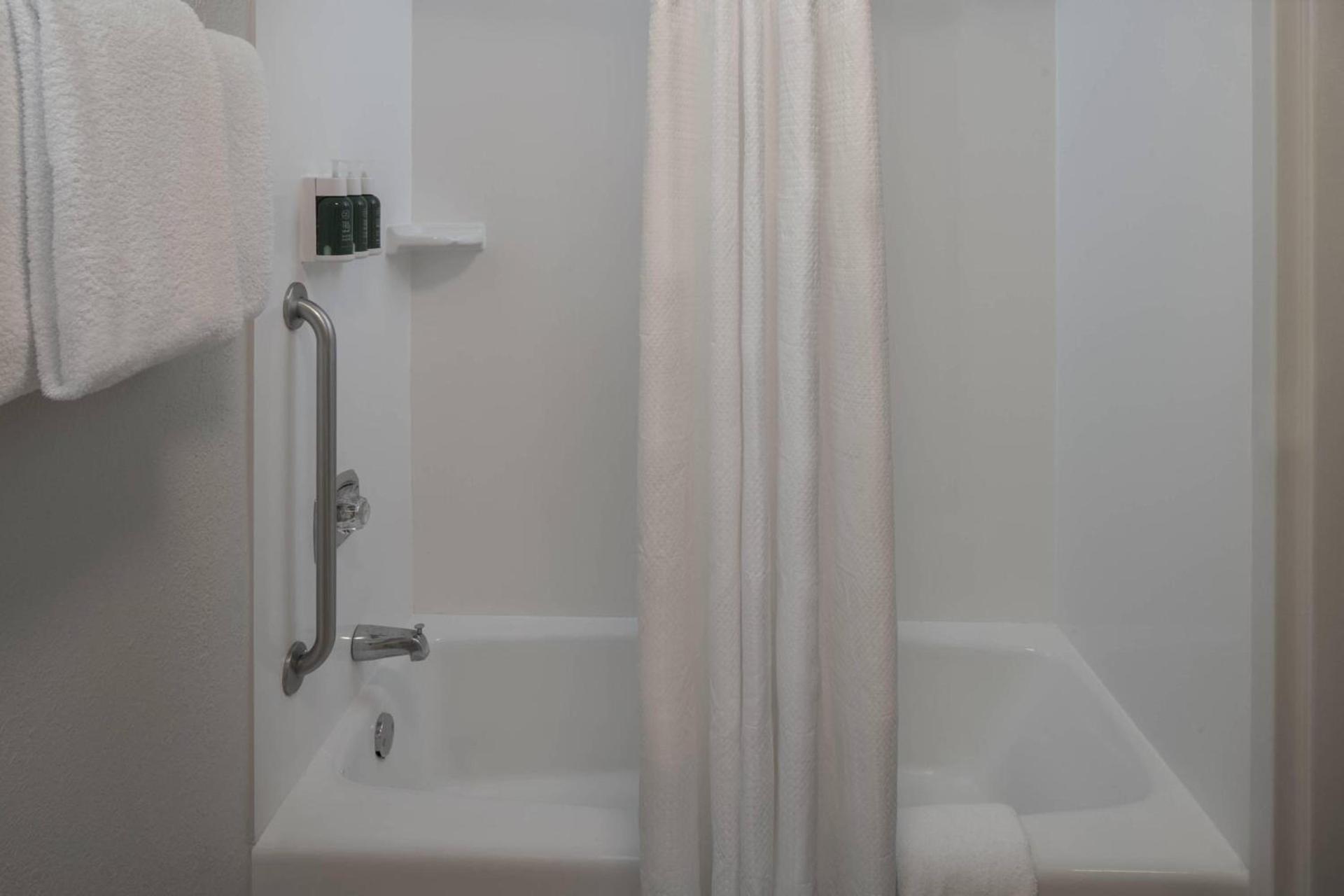 Courtyard by Marriott Jacksonville at the Mayo Clinic Campus/Beaches photo 11