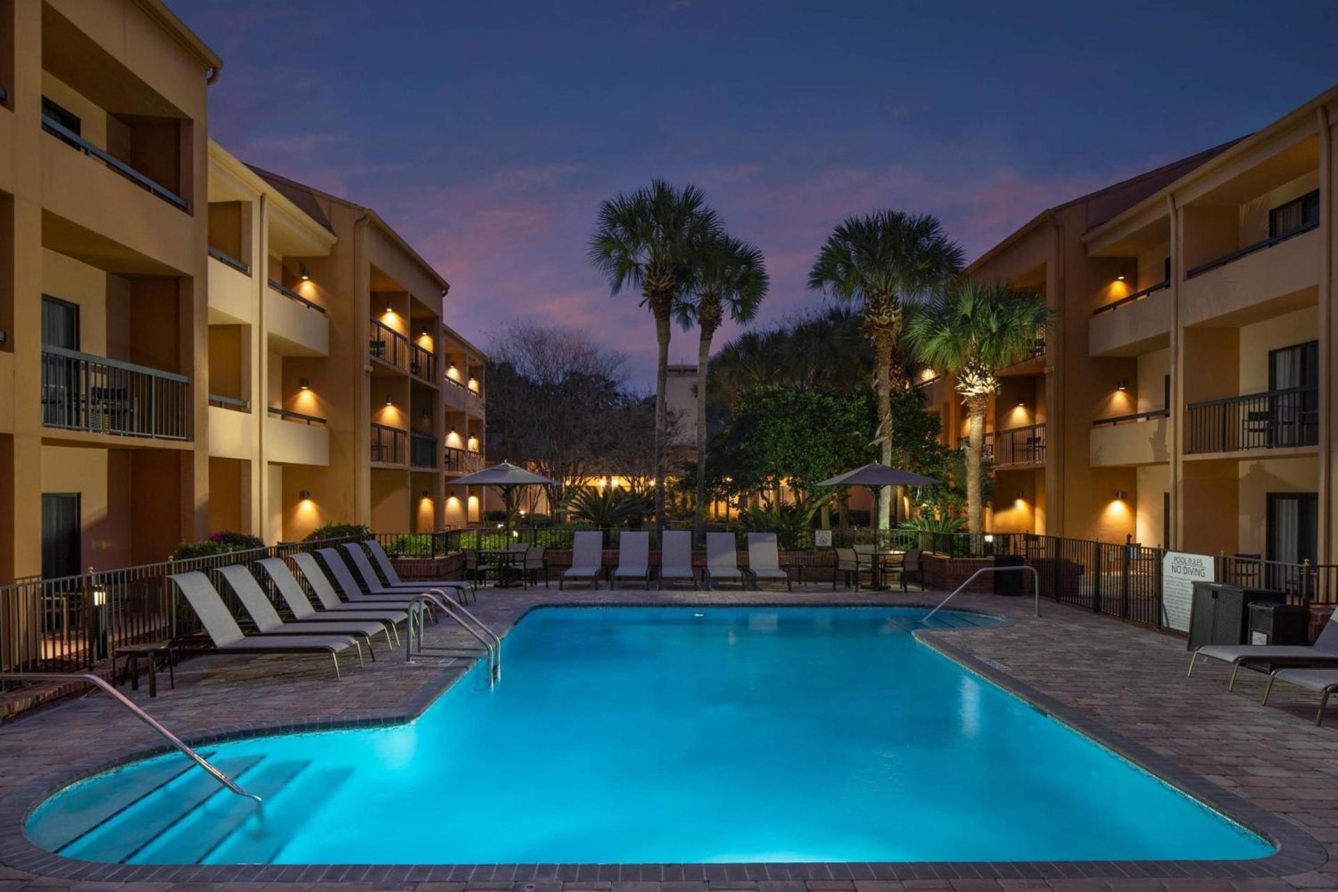 Courtyard by Marriott Jacksonville at the Mayo Clinic Campus/Beaches photo 2