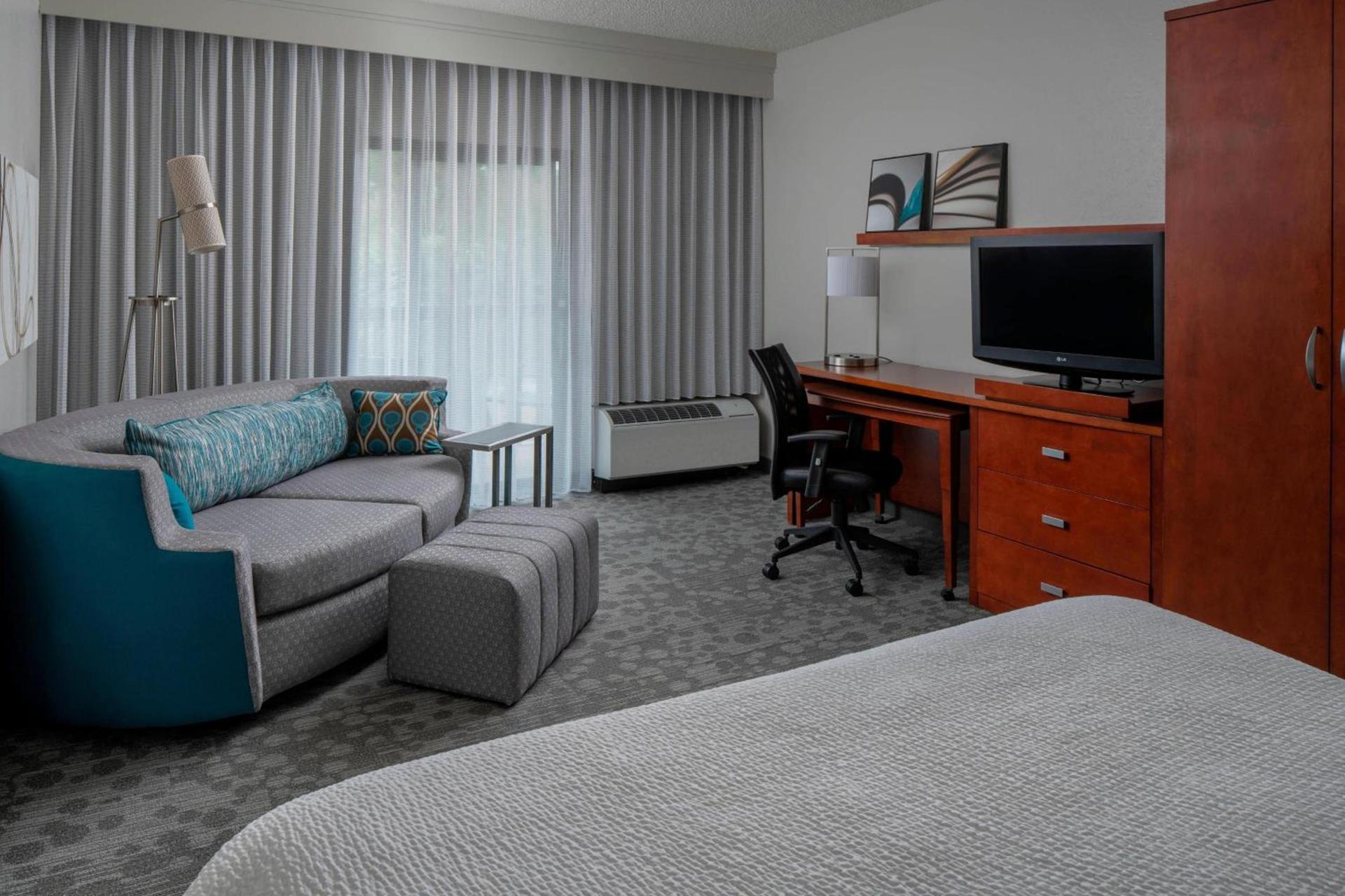 Courtyard by Marriott Jacksonville at the Mayo Clinic Campus/Beaches photo 10