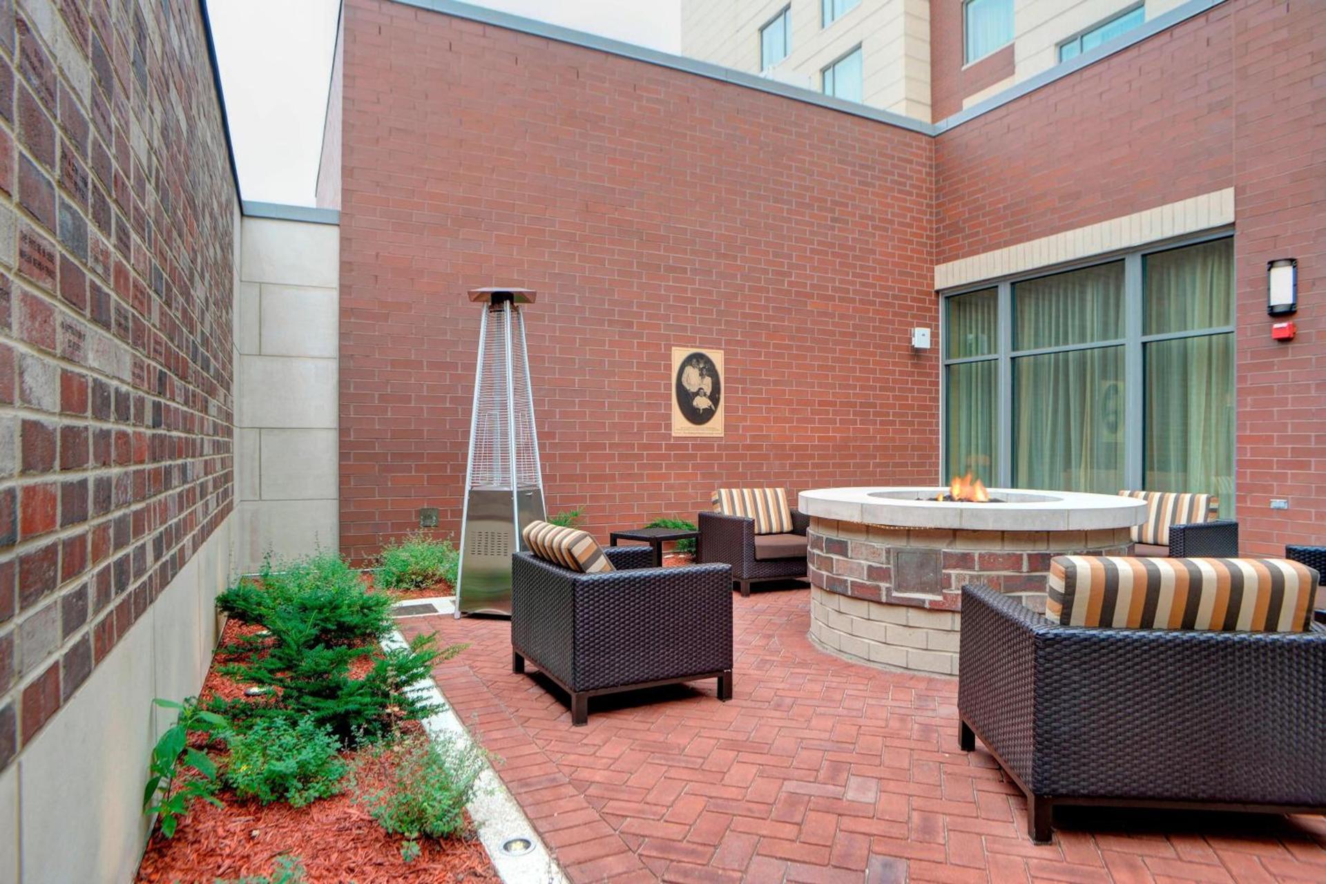 Courtyard by Marriott Muncie at Horizon Convention Center photo 21