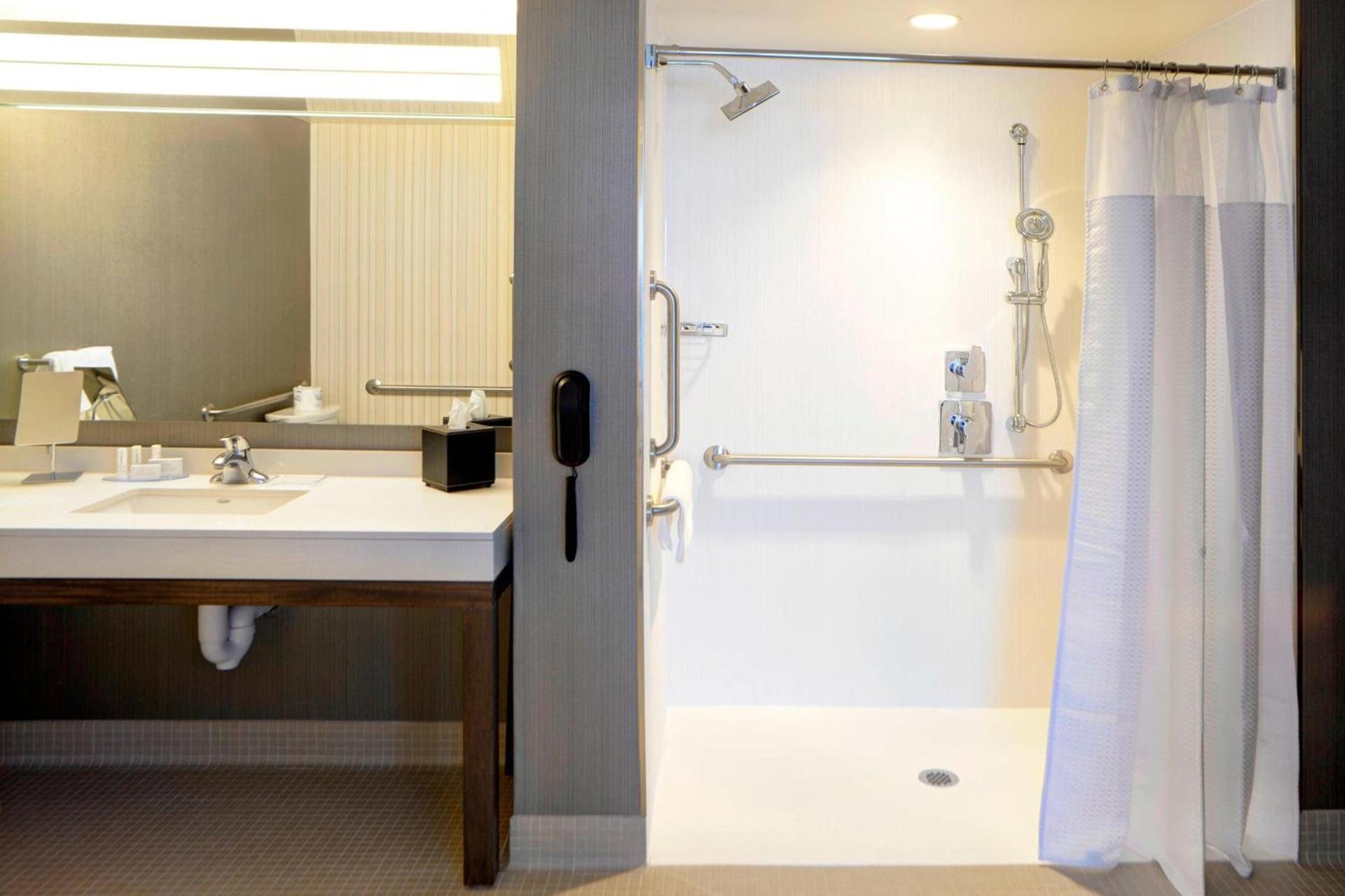 Courtyard by Marriott Muncie at Horizon Convention Center photo 25