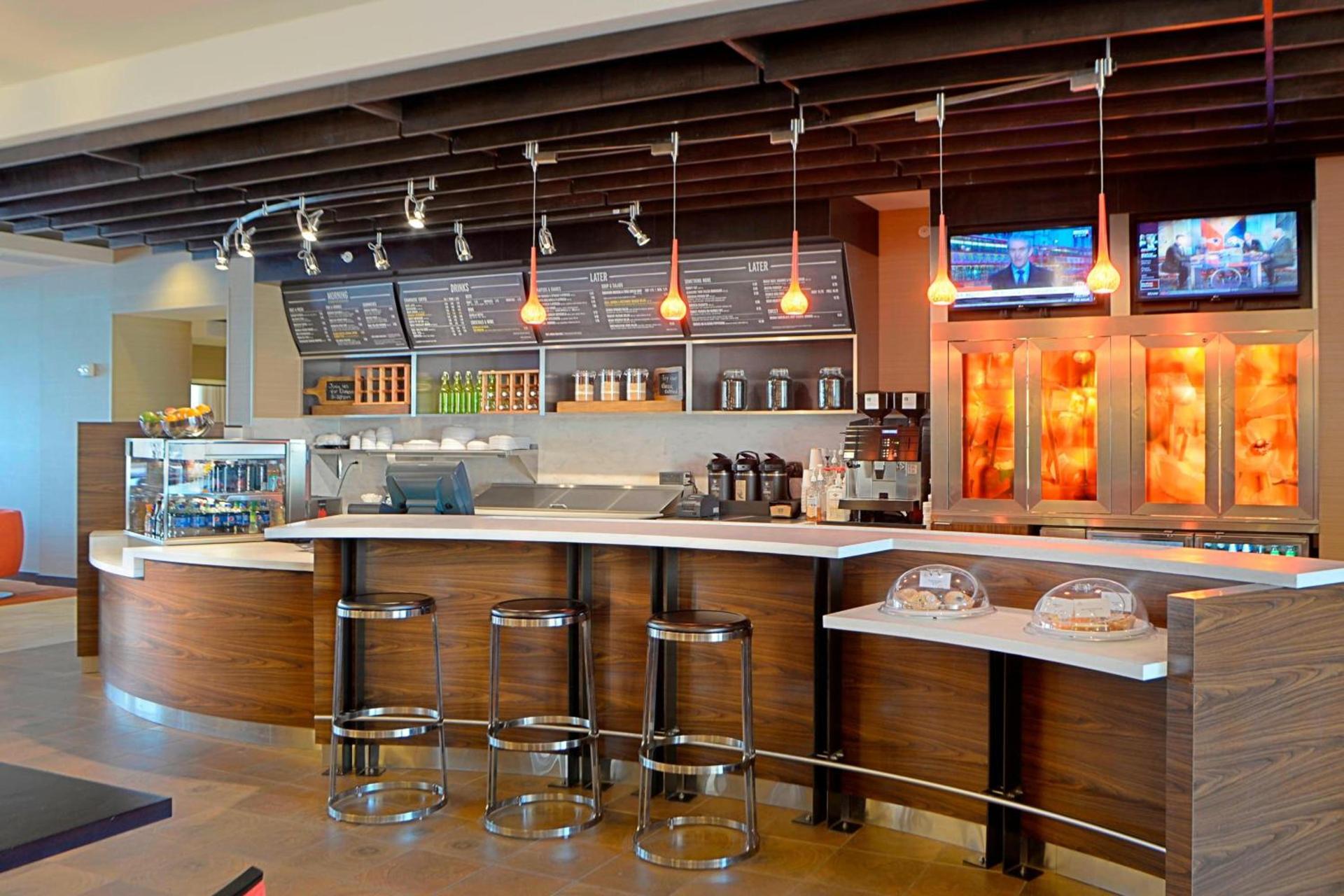 Courtyard by Marriott Muncie at Horizon Convention Center photo 32