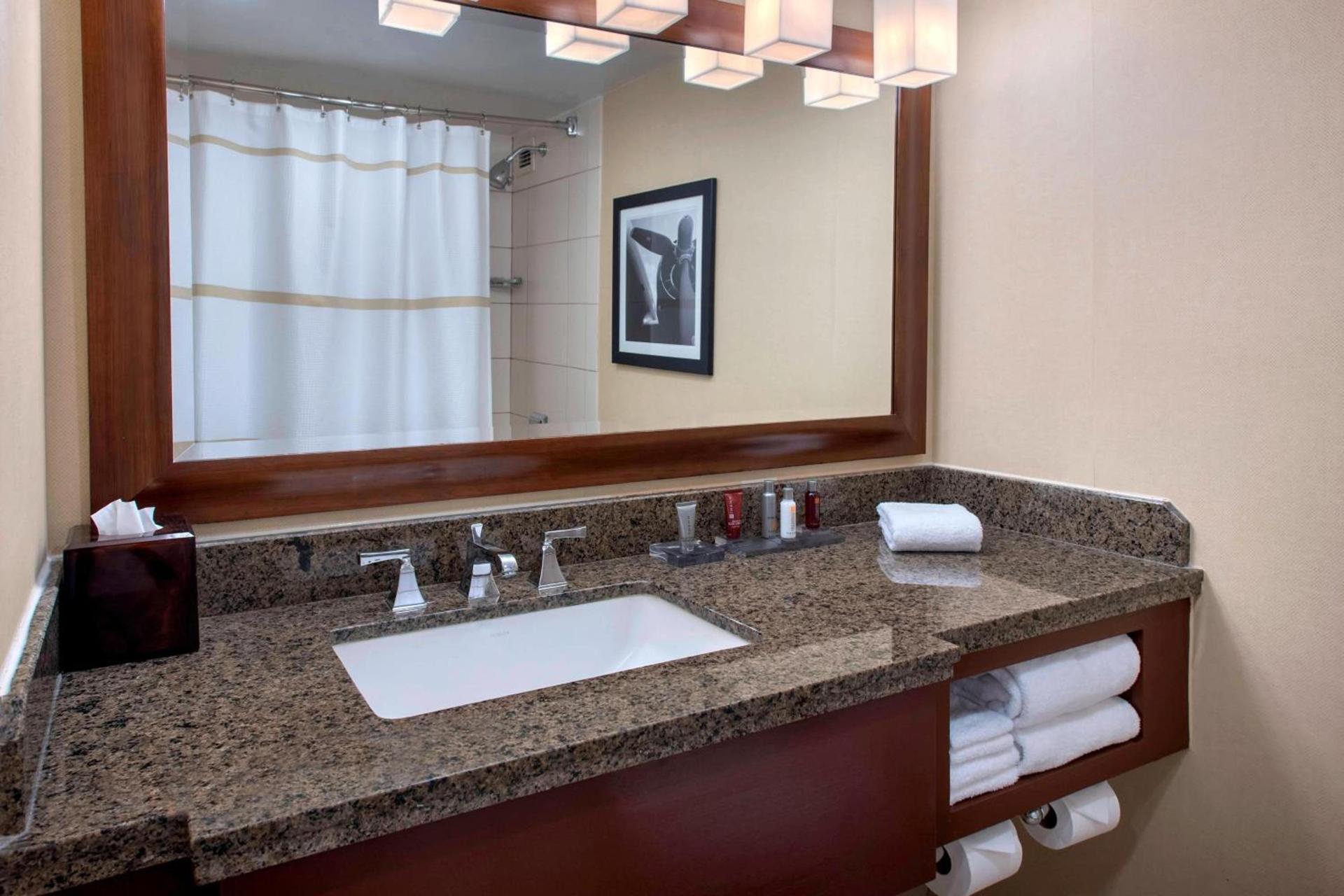 Long Island Marriott Hotel photo 13