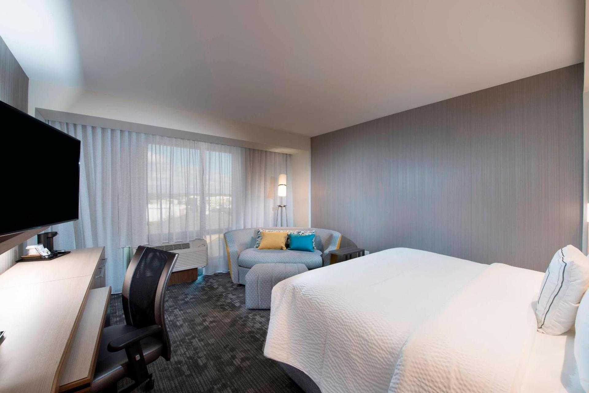 Courtyard by Marriott Atlanta Alpharetta/Avalon Area photo 12