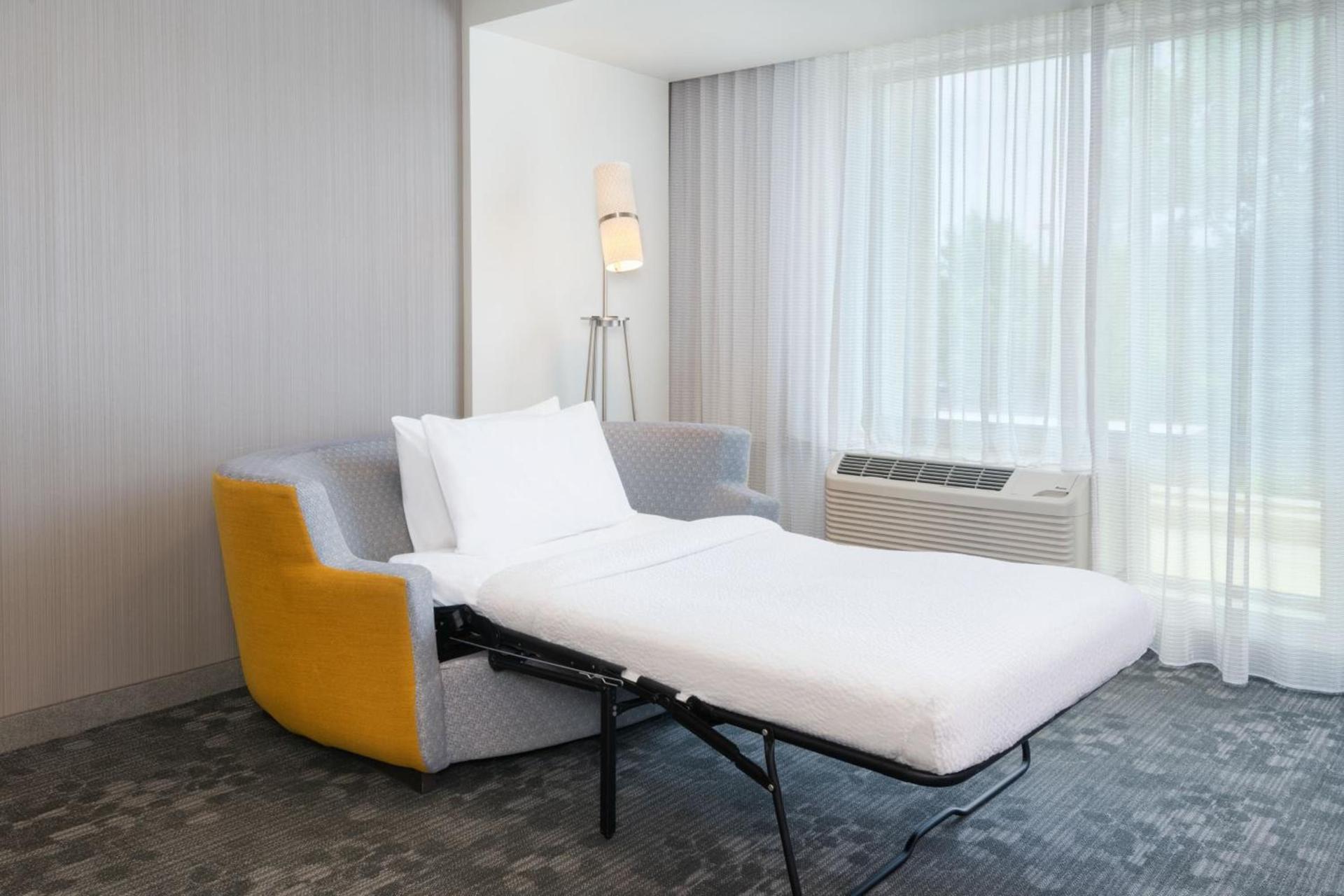 Courtyard by Marriott Atlanta Alpharetta/Avalon Area photo 14