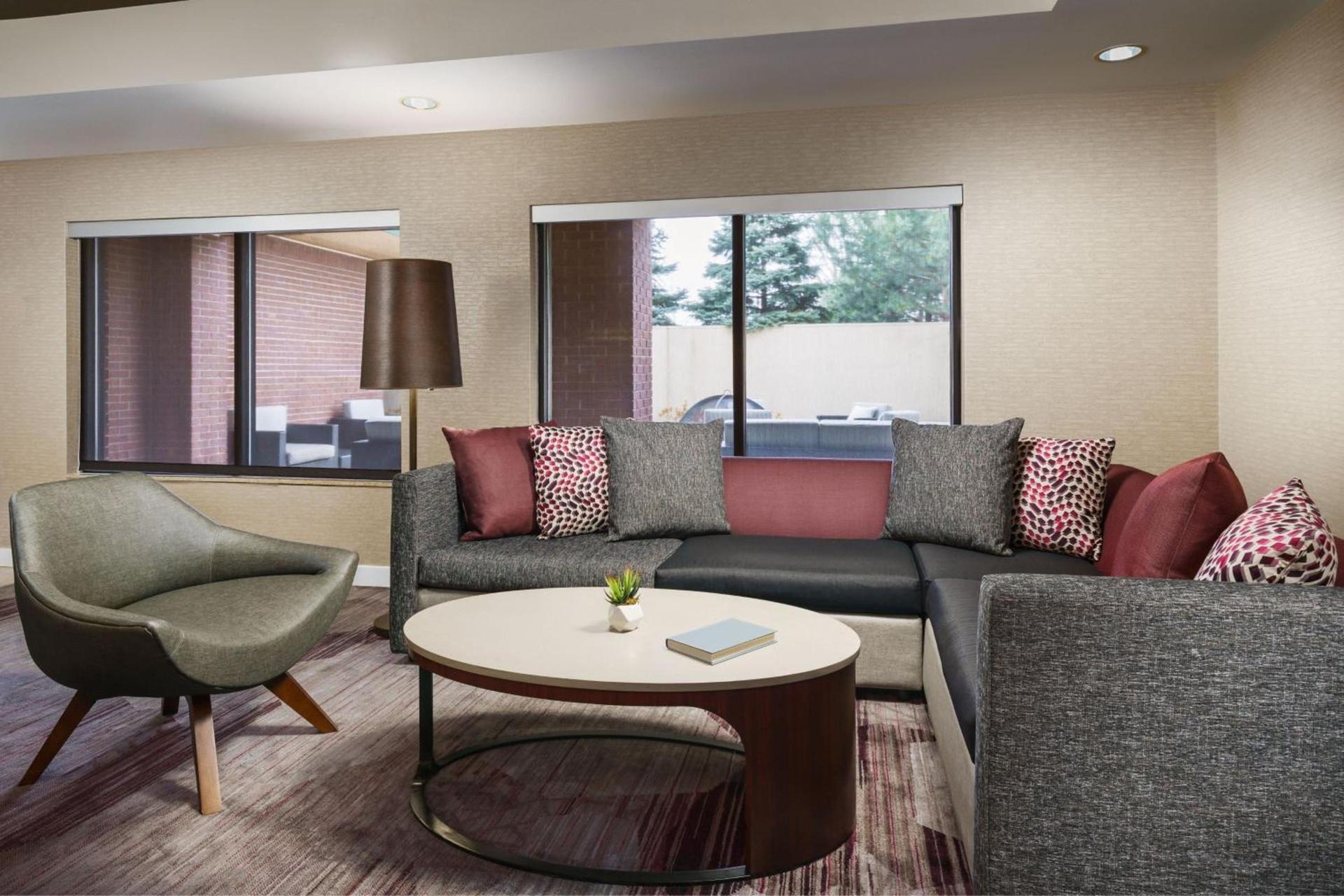Courtyard by Marriott Chicago Bloomingdale photo 5