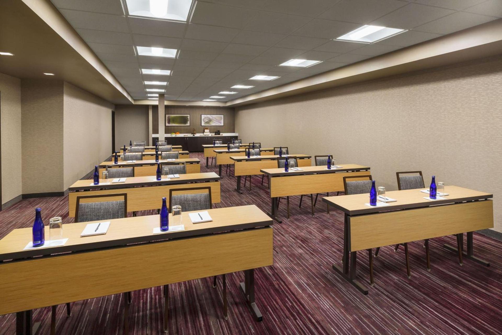 Courtyard by Marriott Chicago Bloomingdale photo 28