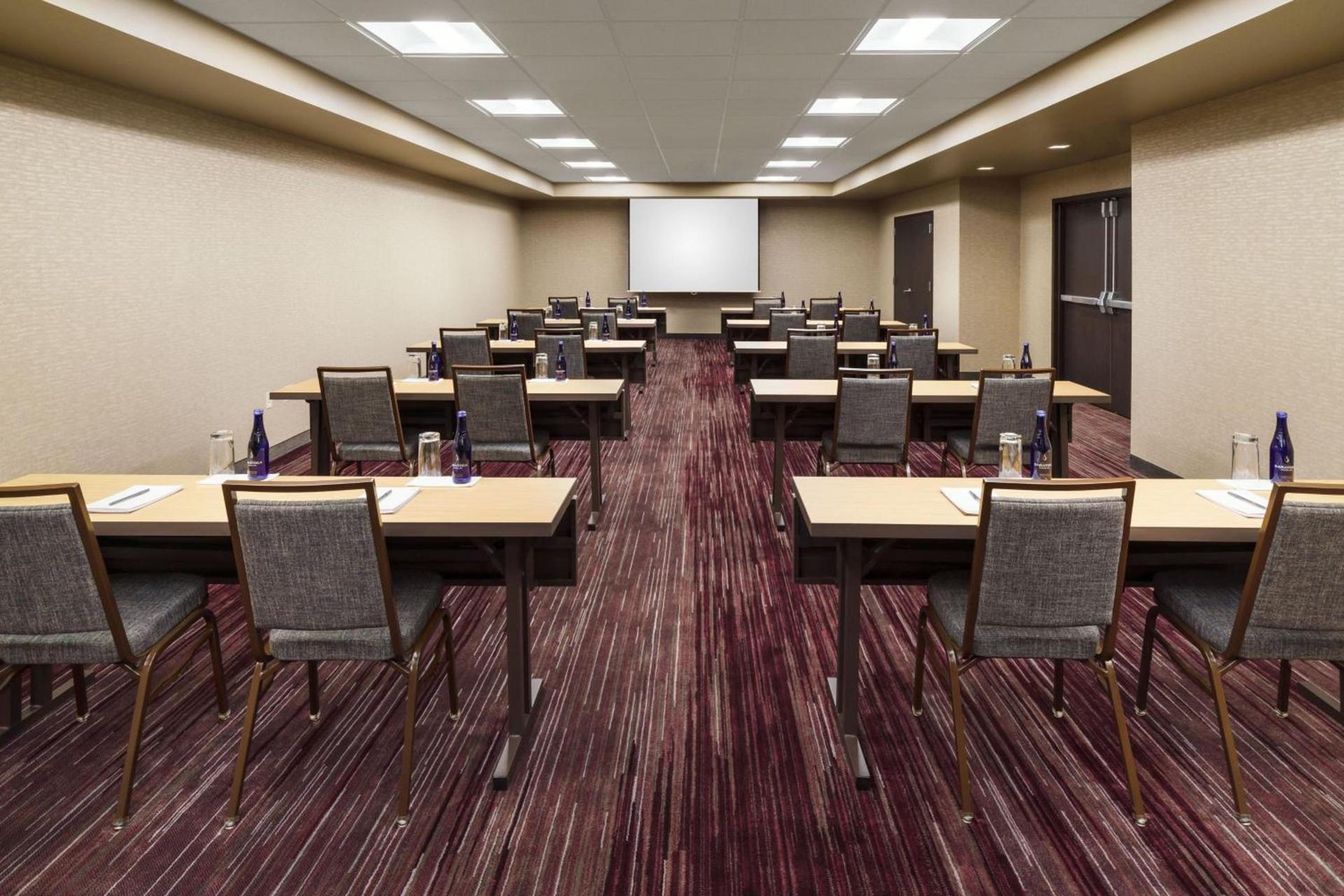 Courtyard by Marriott Chicago Bloomingdale photo 27